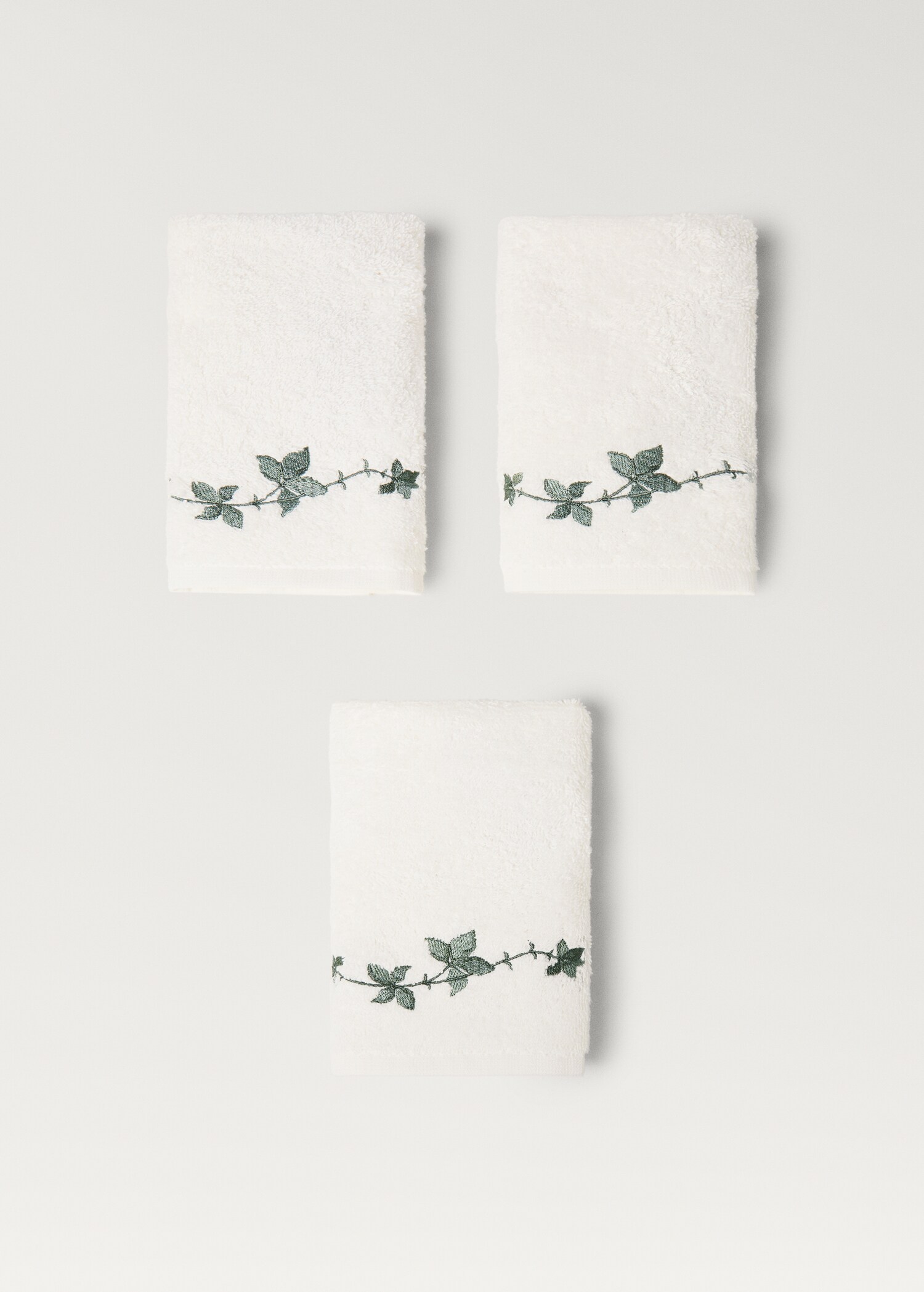 Lot de trois serviettes broderie feuilles - Détail de l'article 1