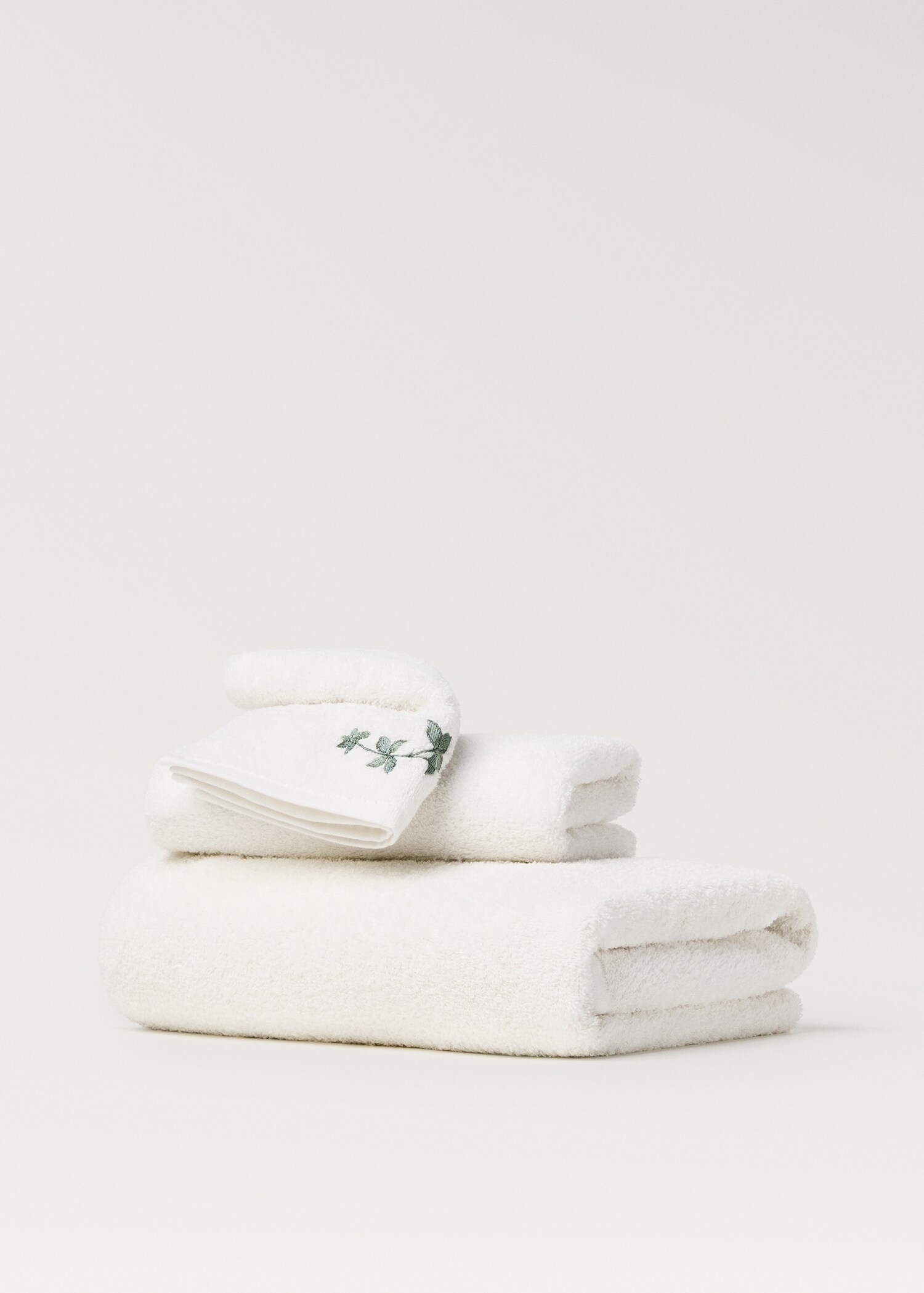 Hand towel with leaf embroidery - Article without model