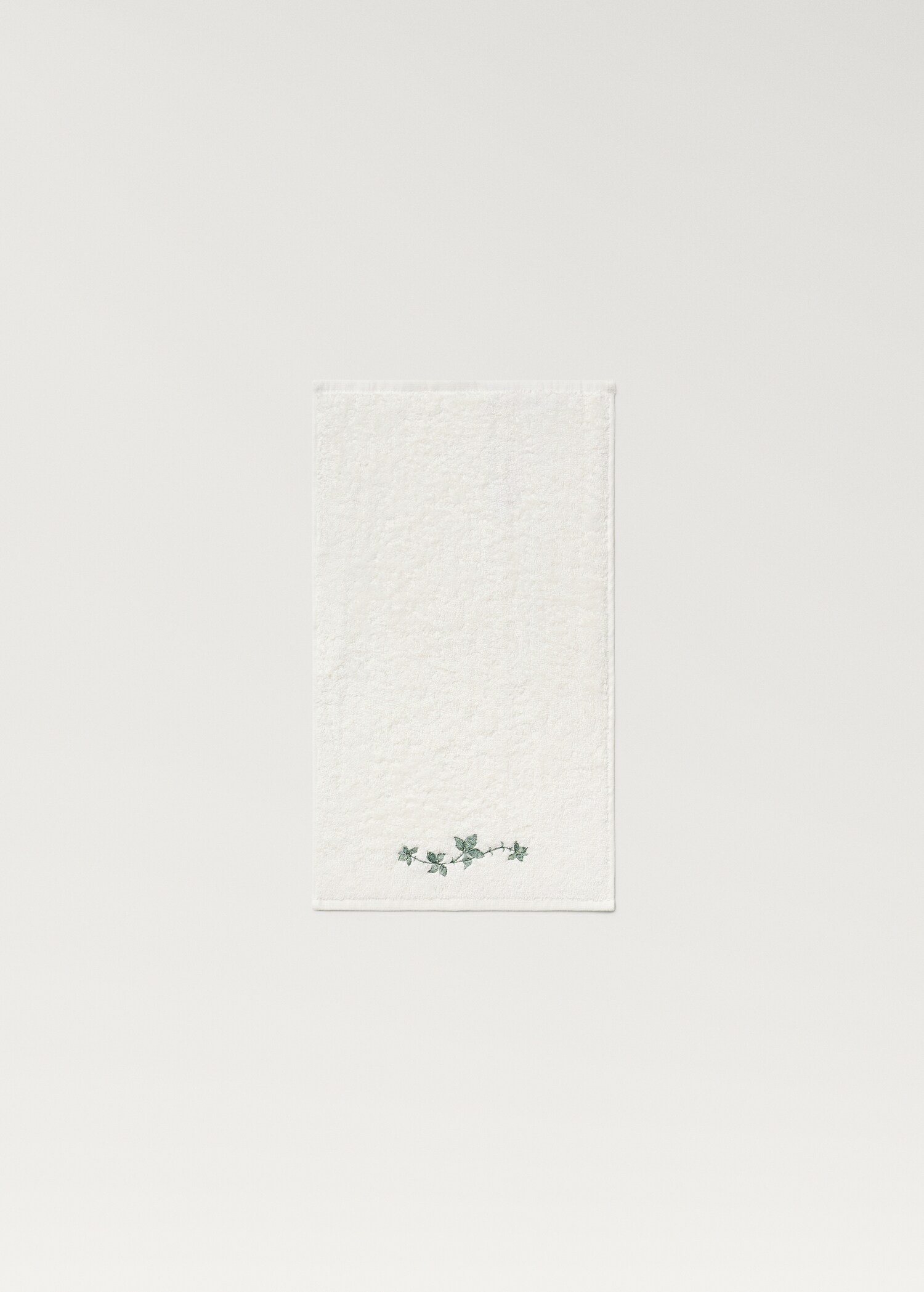 Hand towel with leaf embroidery - Details of the article 1