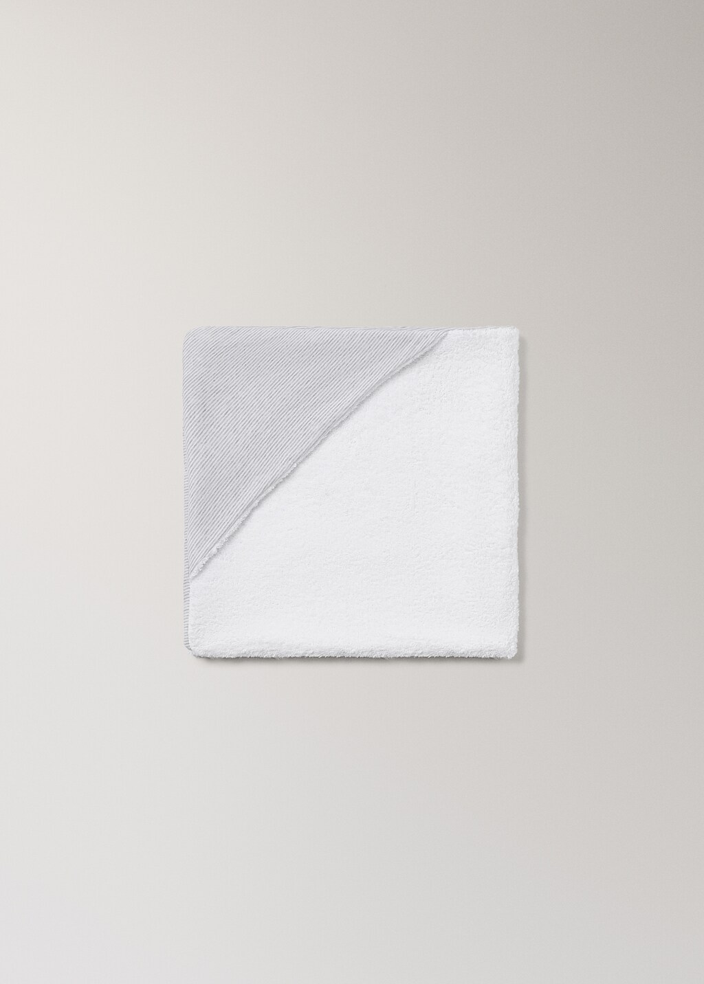 Children's bath towel with two-tone stripes