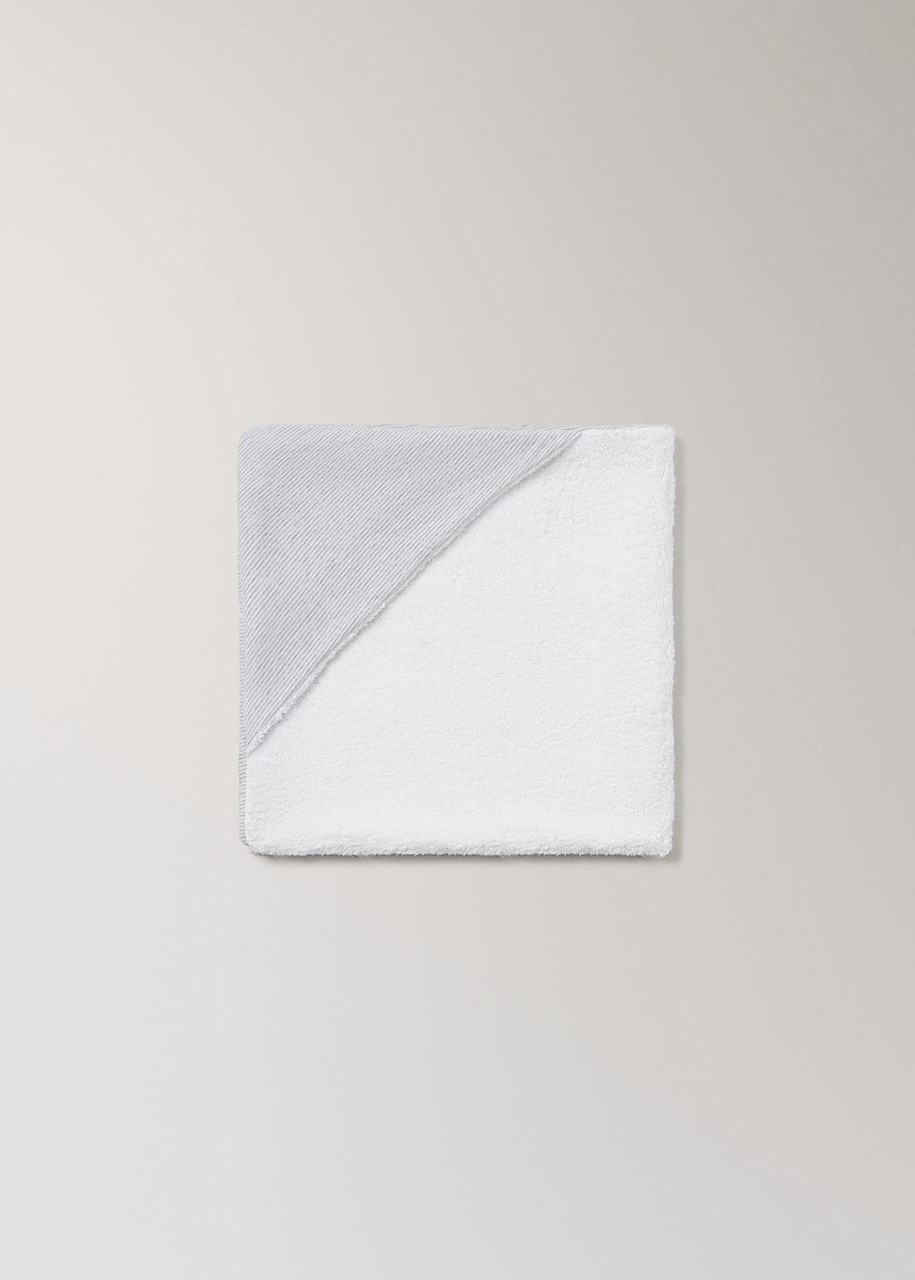 Two-tone striped children’s bath cape