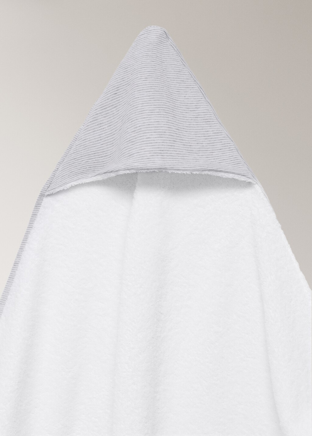 Two-tone striped children’s bath cape