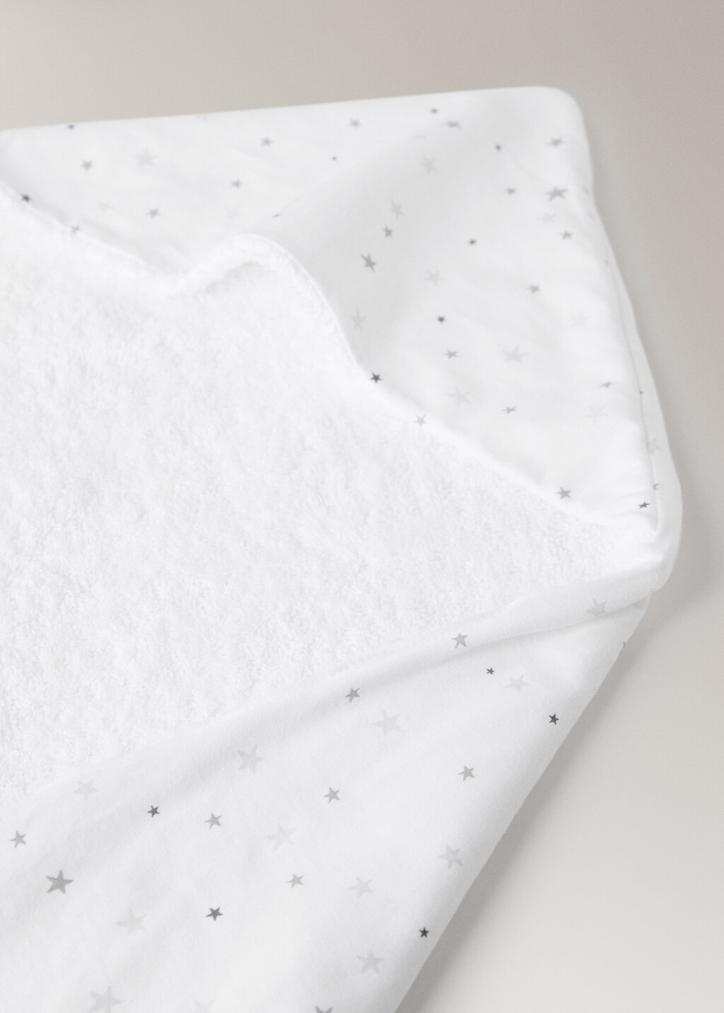Children’s bath cape with star print