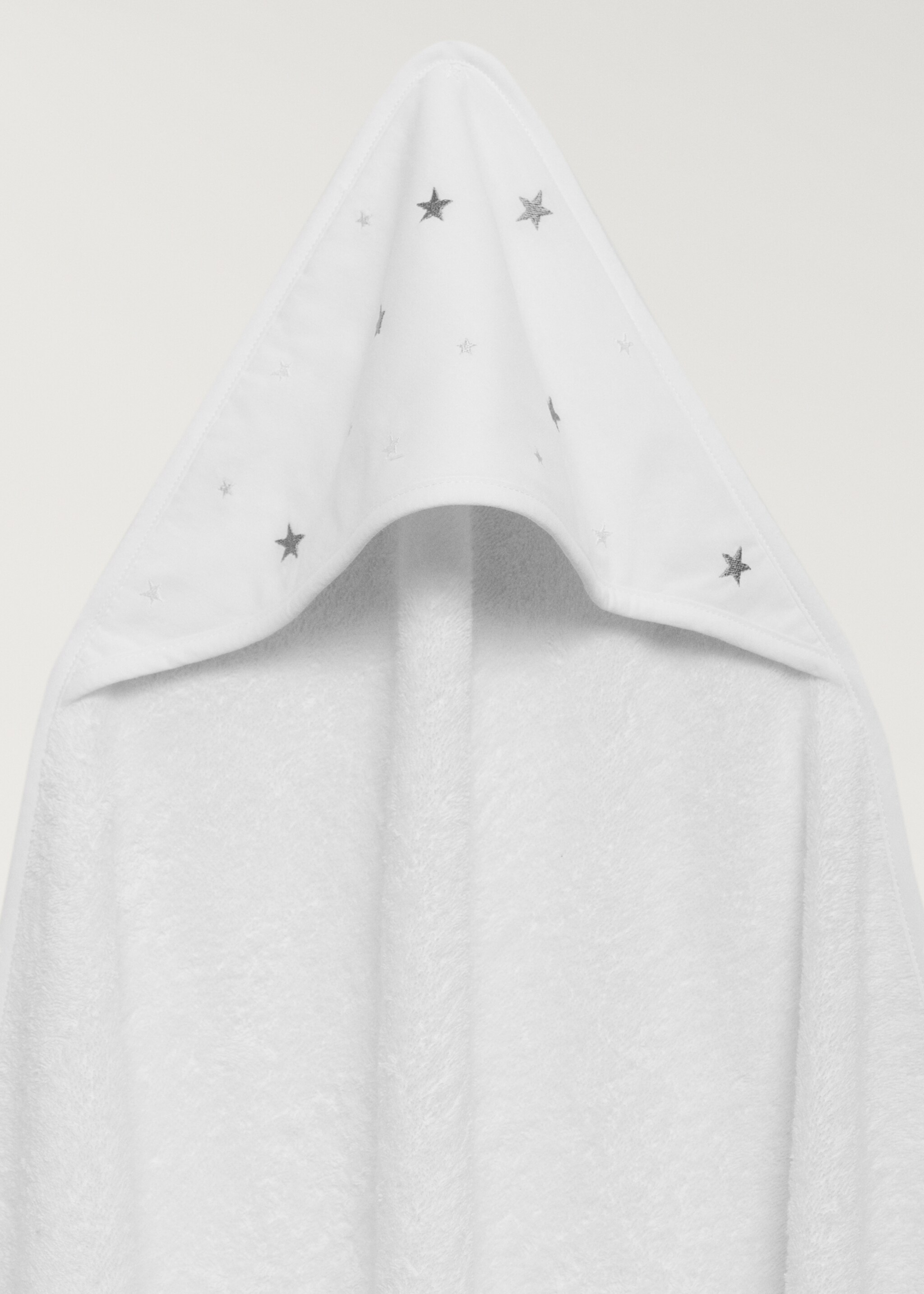 Children's bath towel embroidered with stars - Details of the article 3