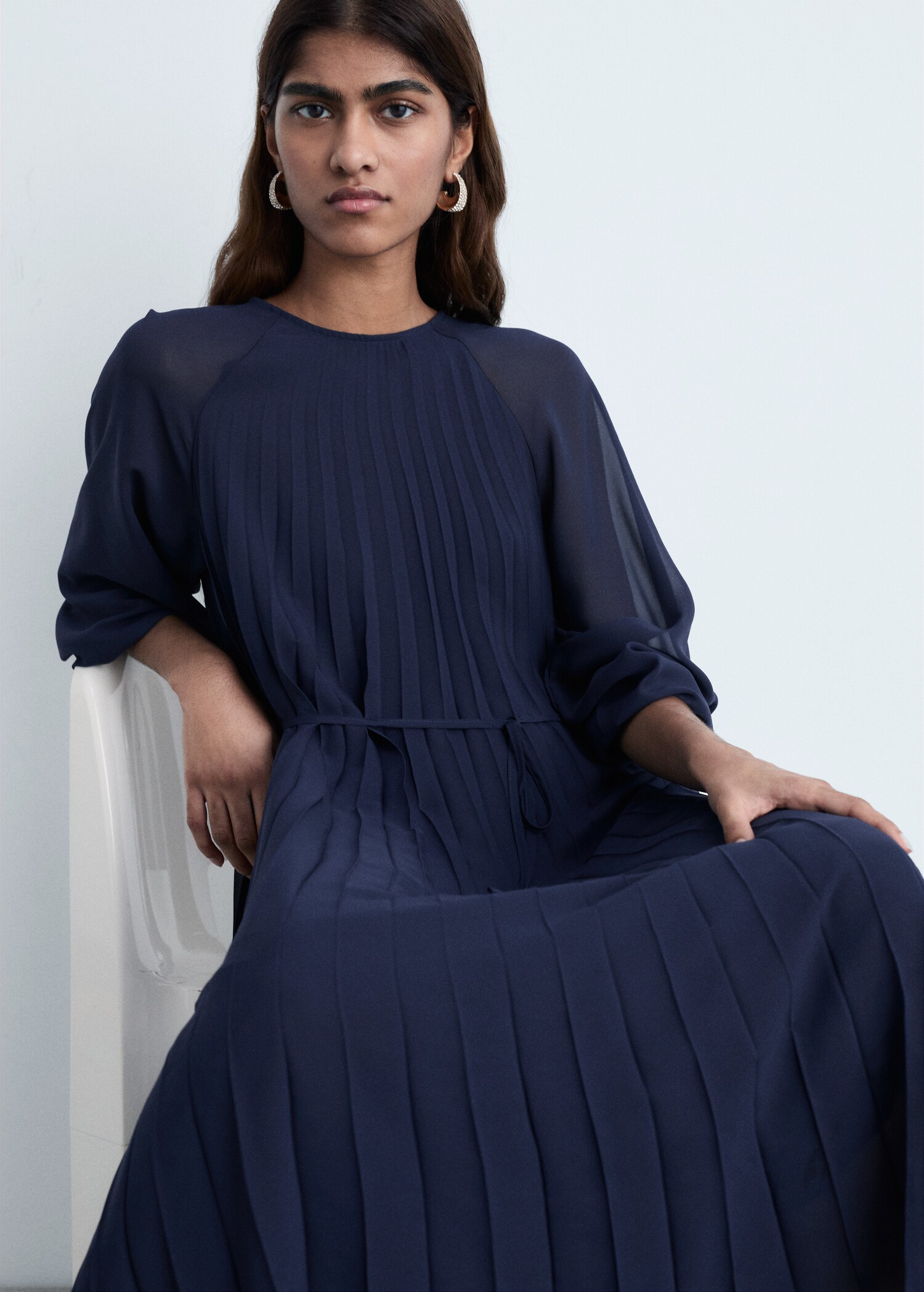 Plissée-Kleid mit Schleifengürtel - Detail des Artikels 2