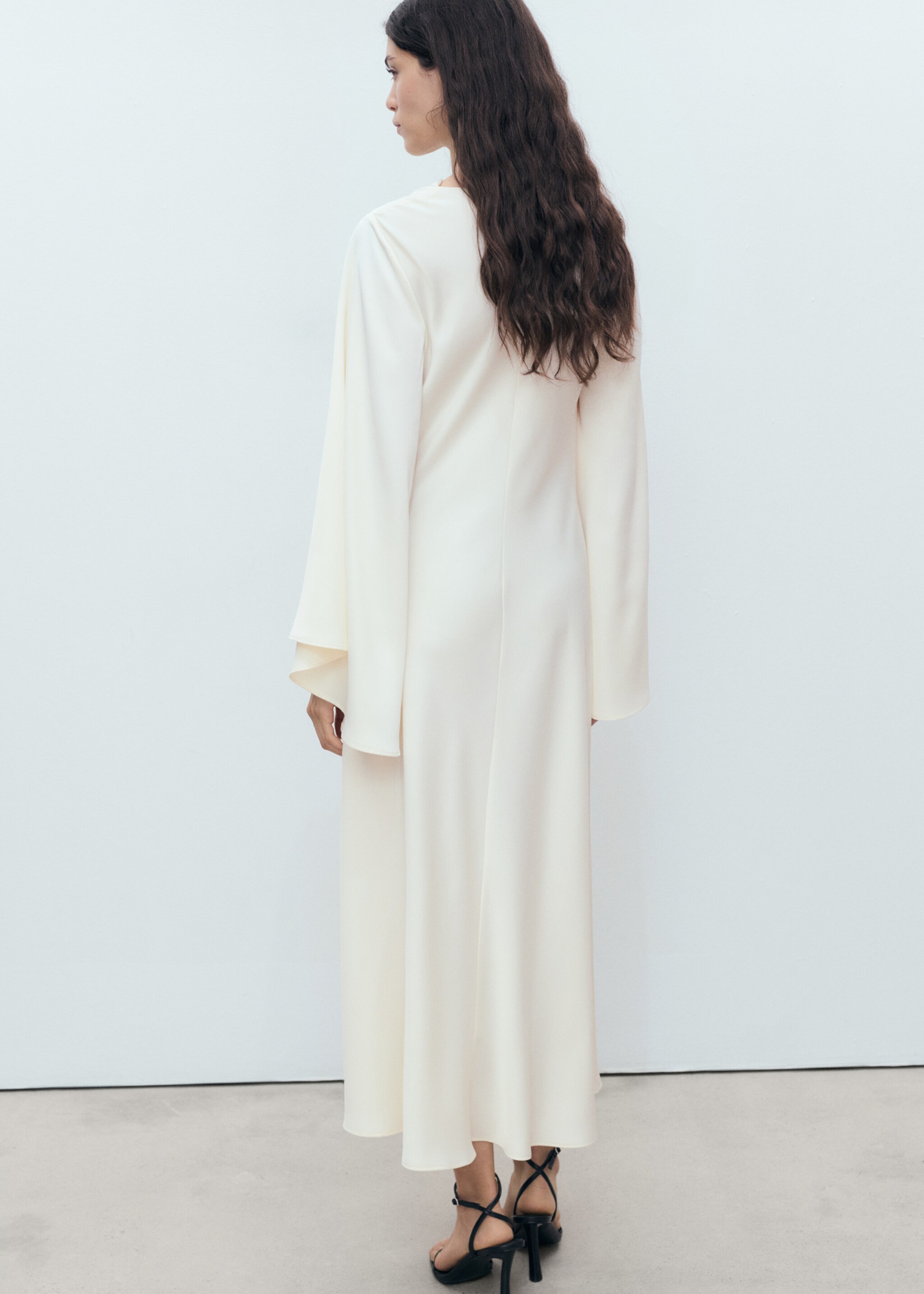 Vestido largo satinado - Reverso del artículo