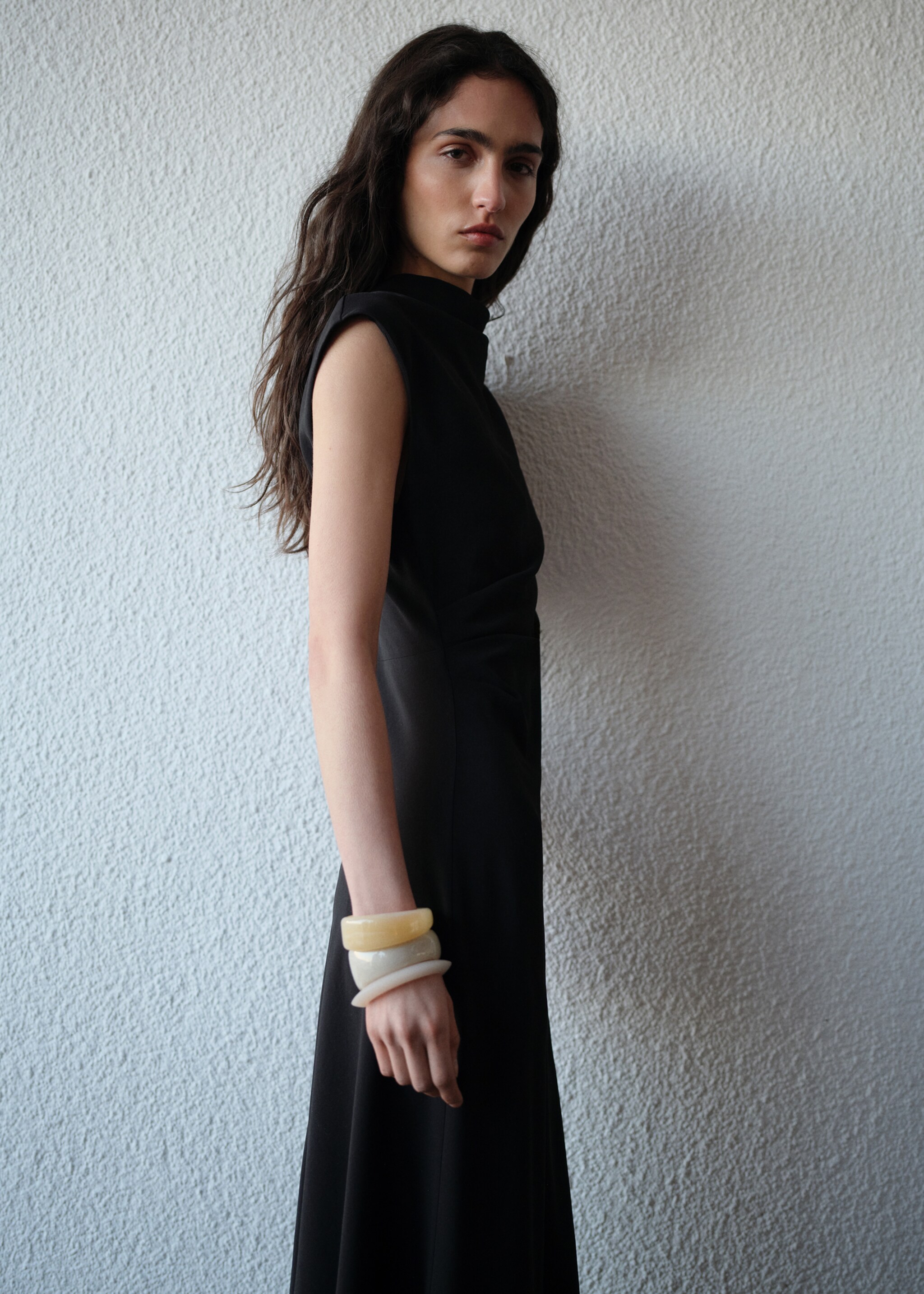 Vestido evasé cintura drapeada - Plano medio, Negro. Ref: 87004081-00.