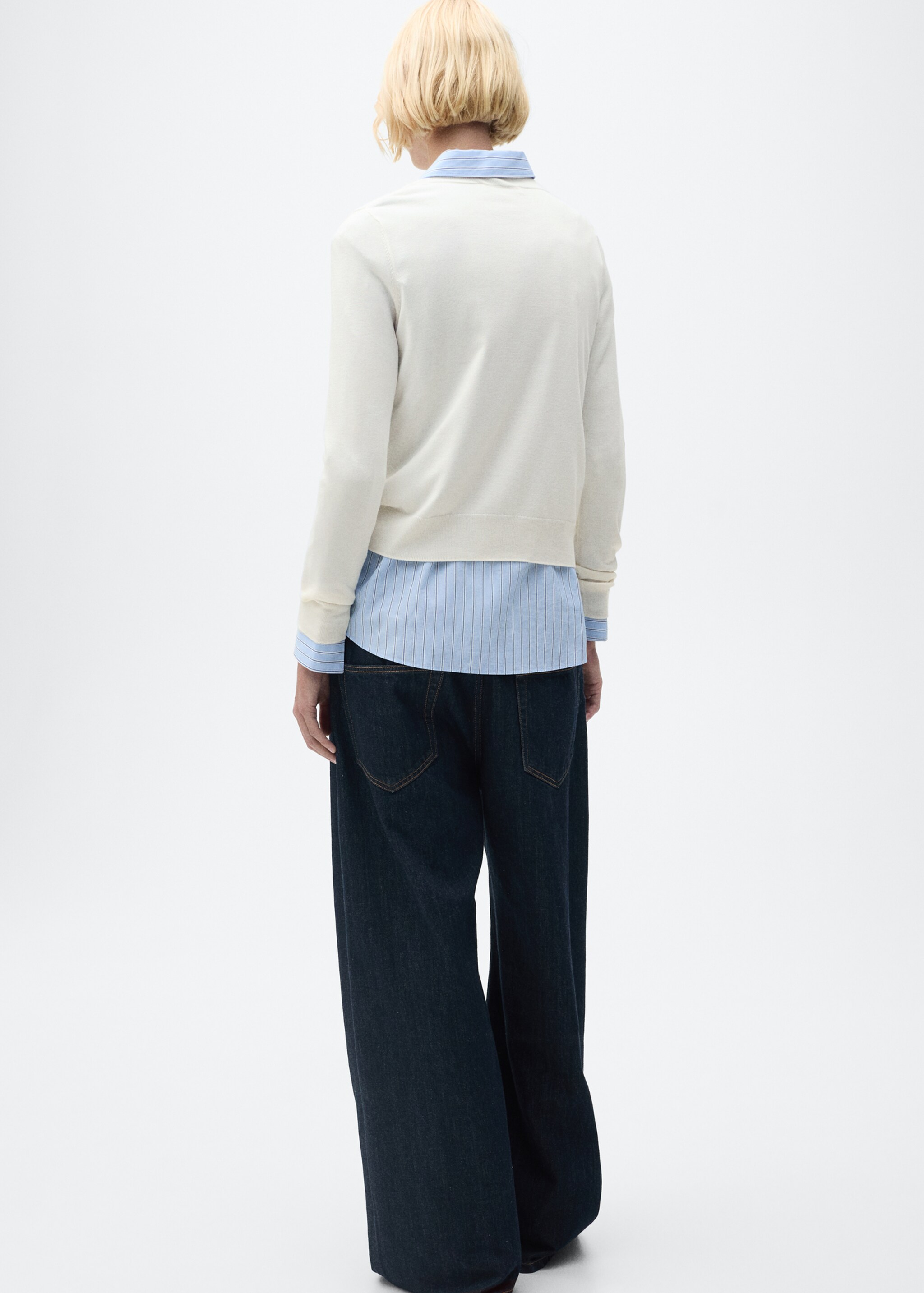 V-neck knit sweater - Reverse of the article