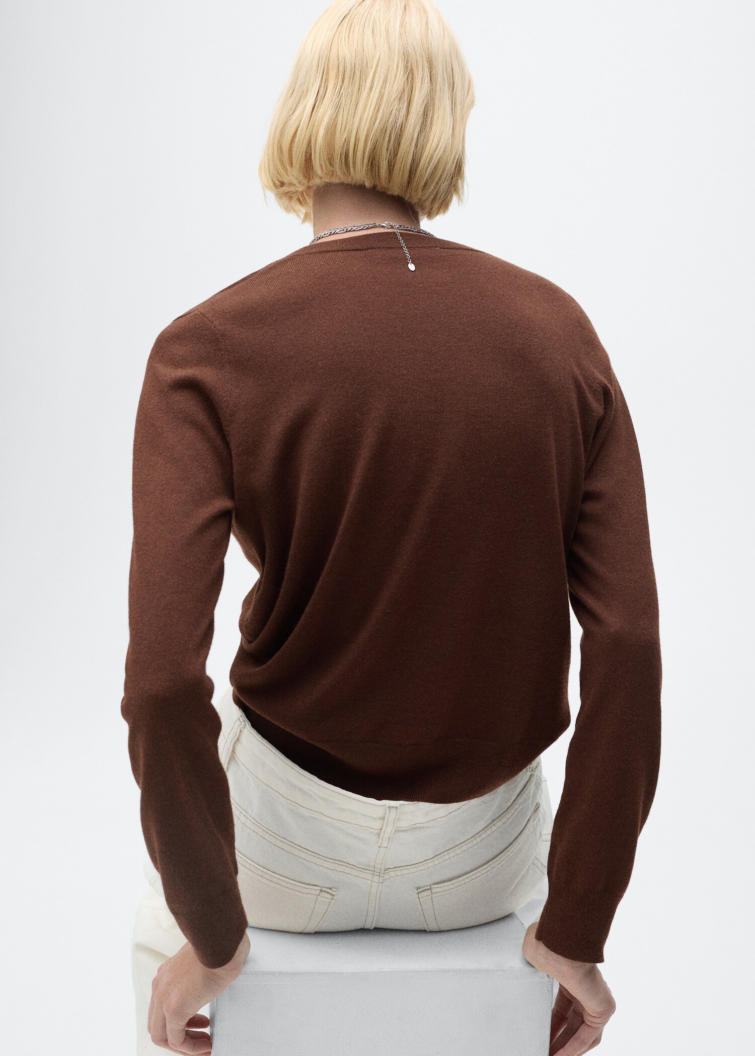 Camisola de malha com gola em V - Verso do artigo