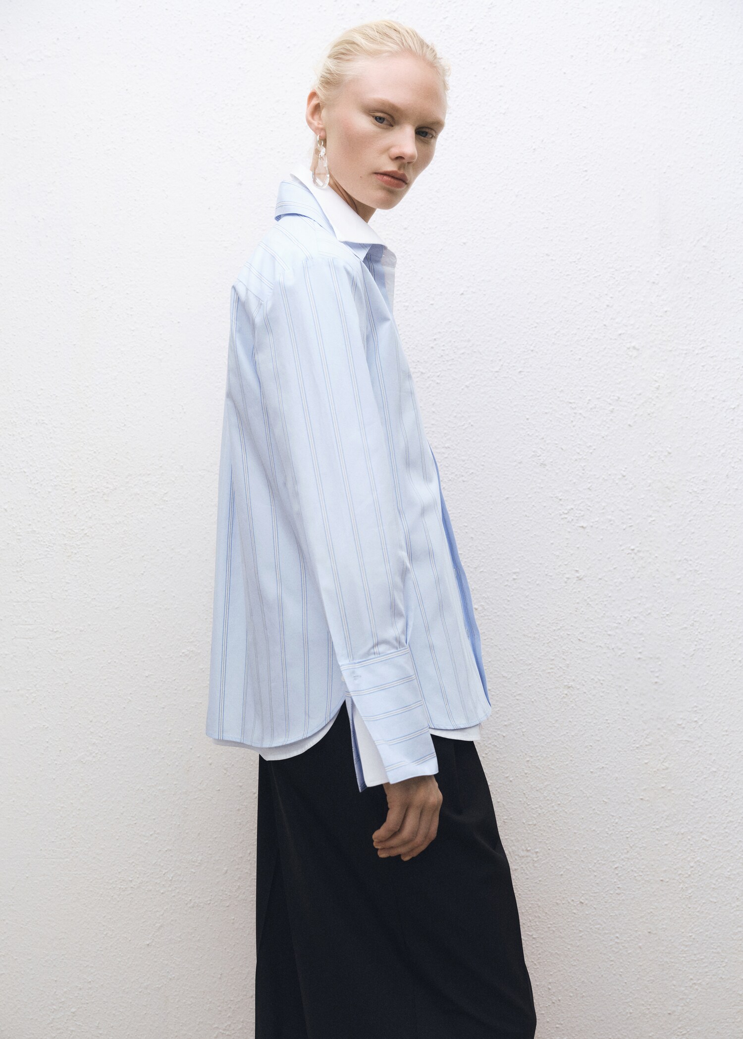 เสื้อเชิ้ตผ้าคอตตอนลายทางทรงพอดีตัว - เครื่องบินขนาดกลาง
