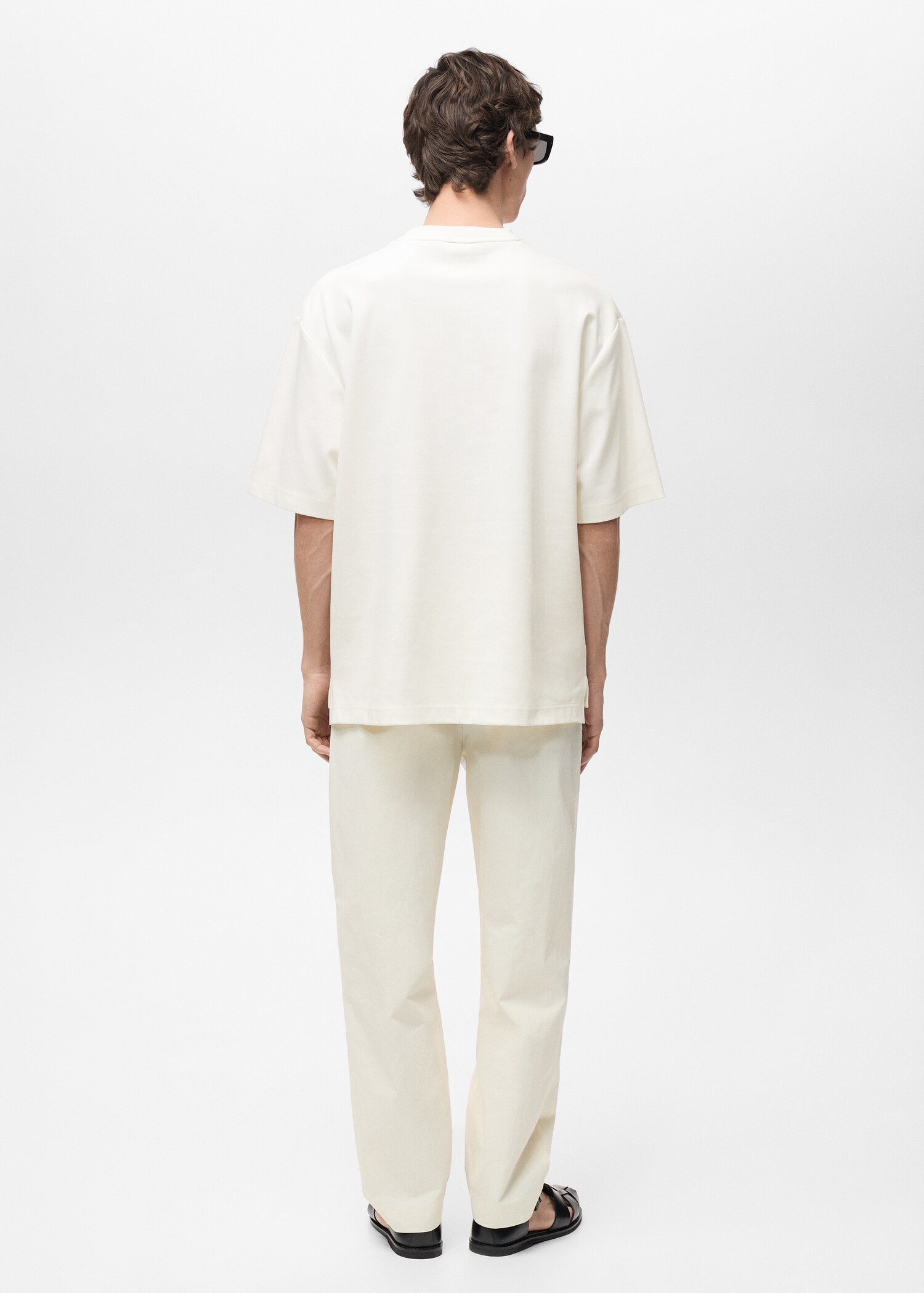 Oversized t-shirt with pocket - Reverse of the article