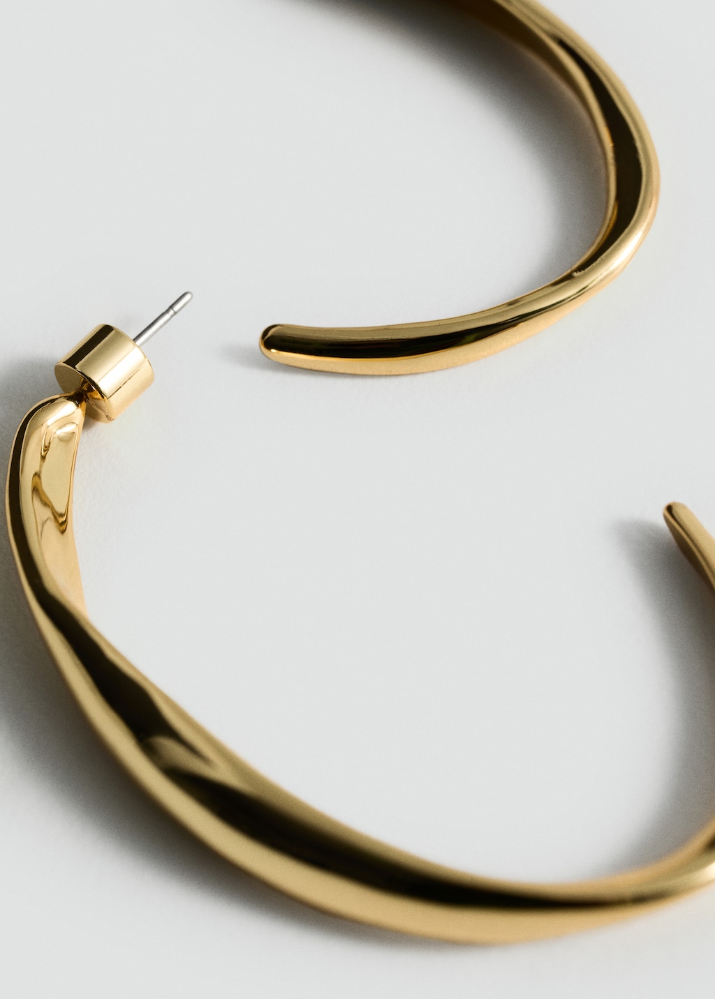 Twisted hoop earrings