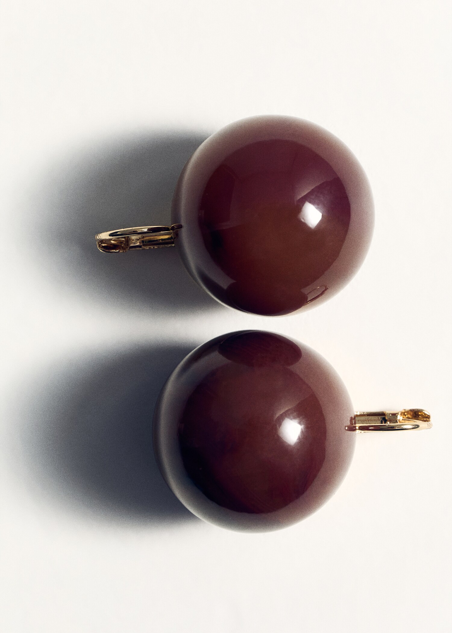 Boucles d'oreilles vintage | Elie Saab, résine rouge plaquée or, boucles d' oreilles pendantes de créateur italien - France Boucles d'oreilles vintage | Elie Saab, résine rouge plaquée or, boucles d' oreilles pendantes de créateur italien - France