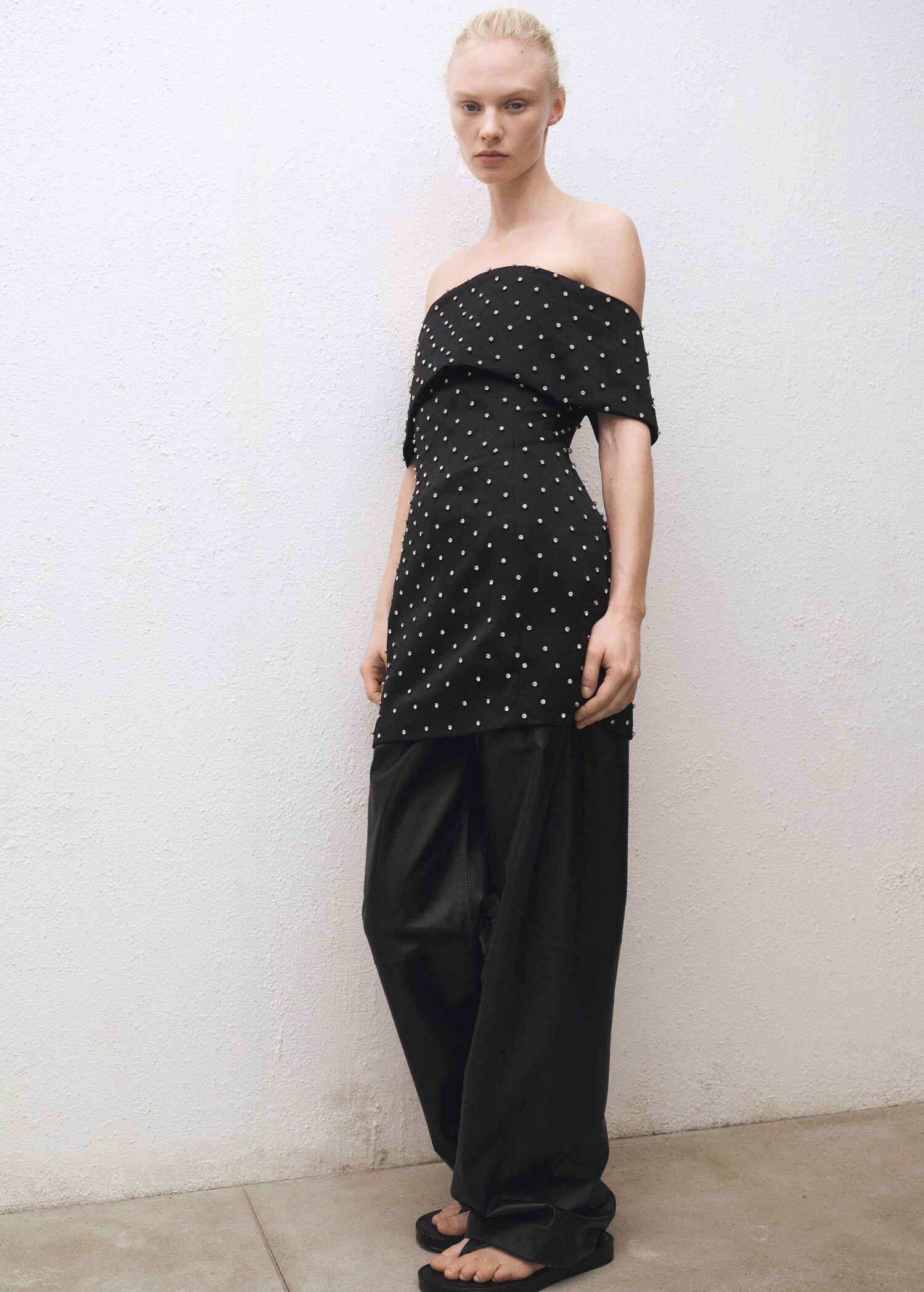 Schulterfreies Kleid mit Glitzer-Applikationen - Detail des Artikels 2
