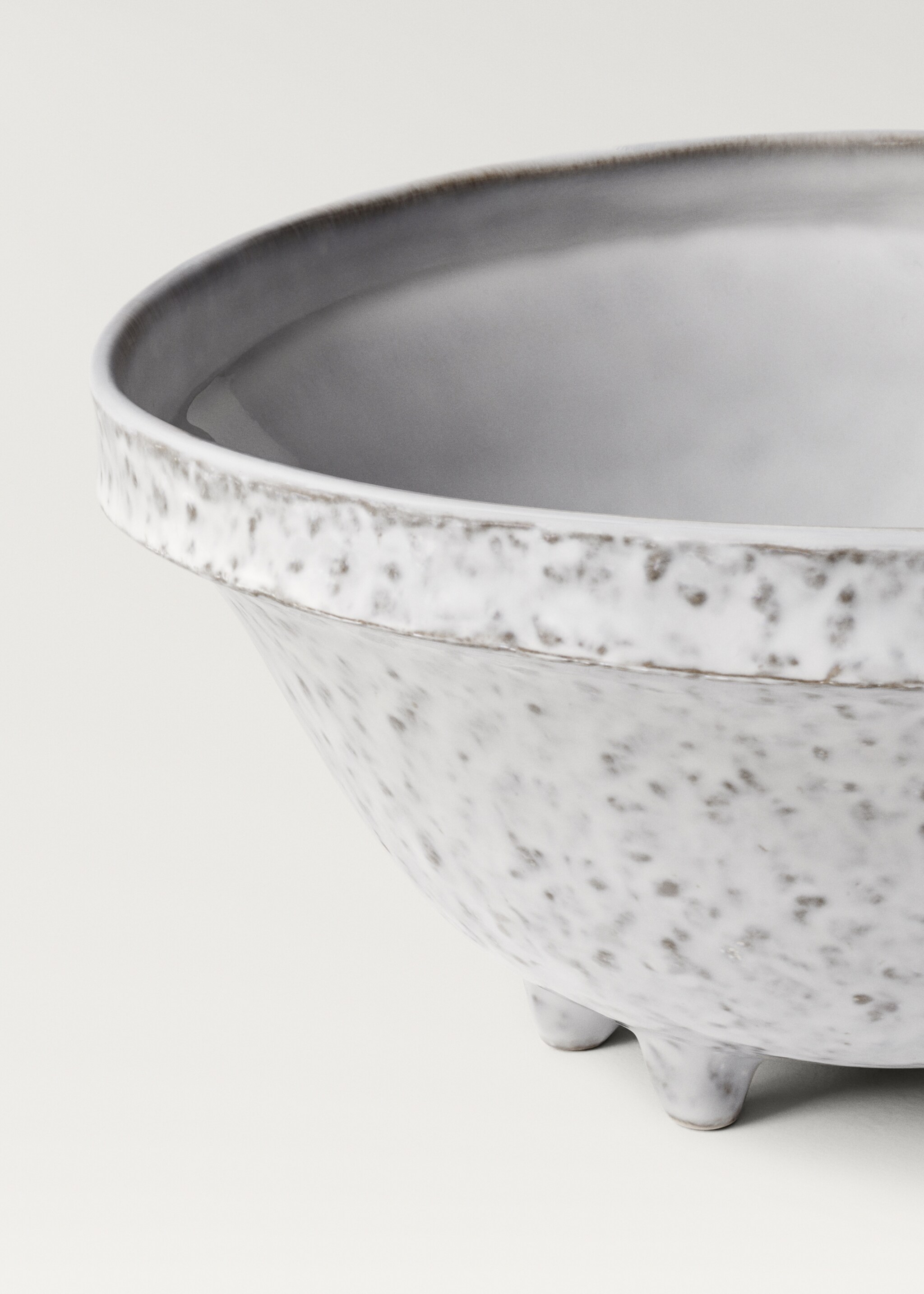 Large irregular stoneware bowl - Details of the article 2