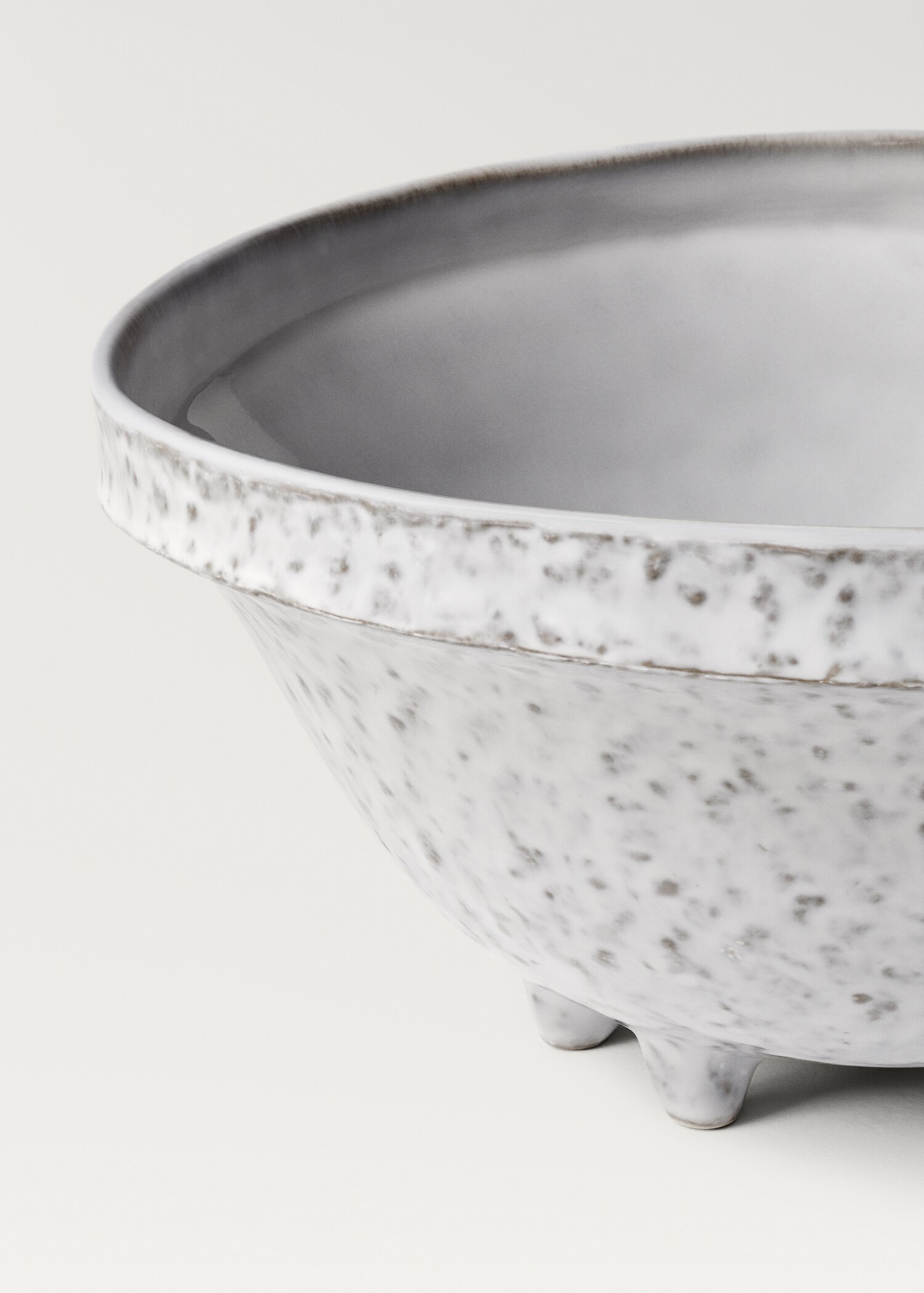 Large irregular stoneware bowl - Details of the article 2