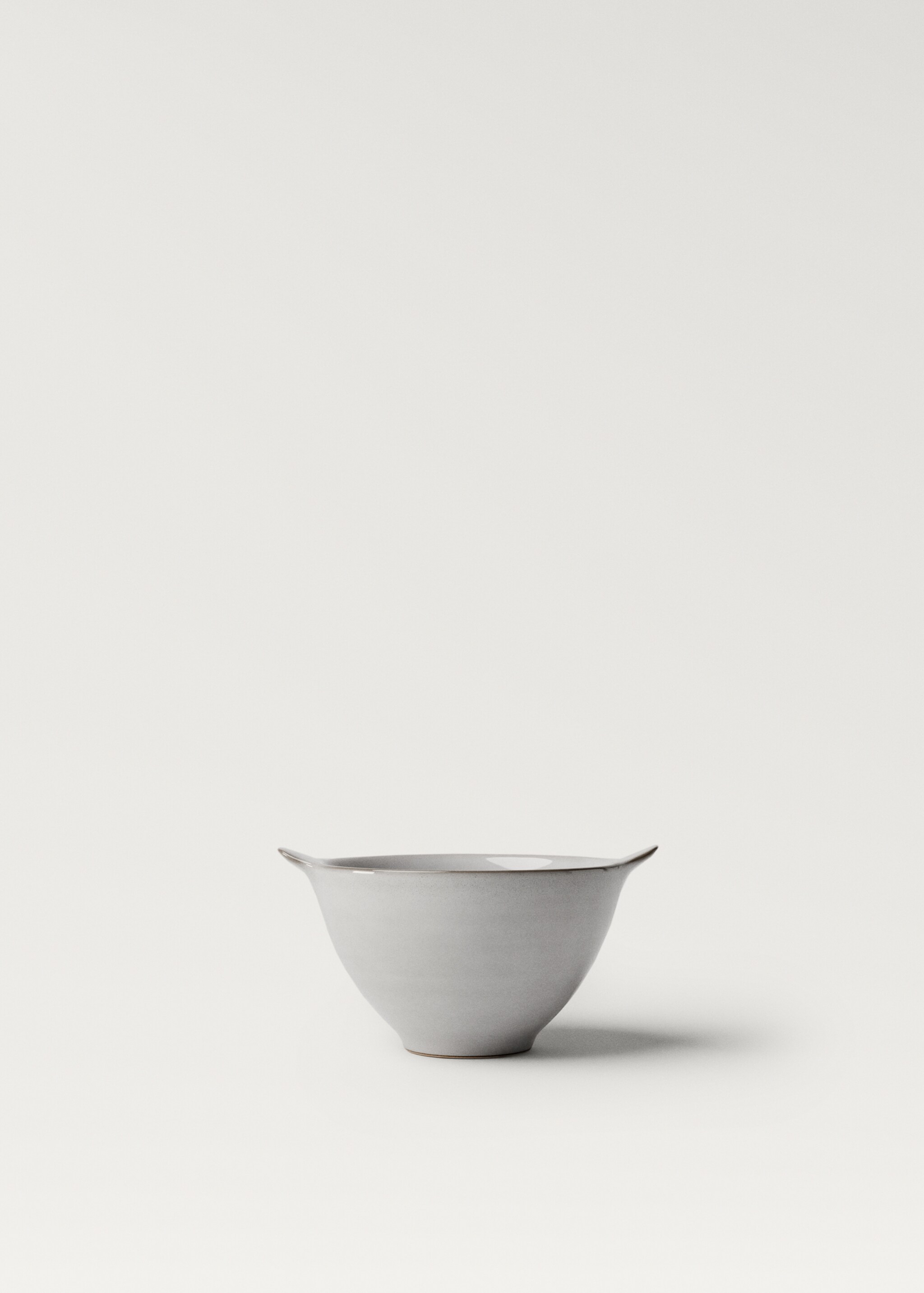 Stoneware bowl with handles and contrast rim - Article without model
