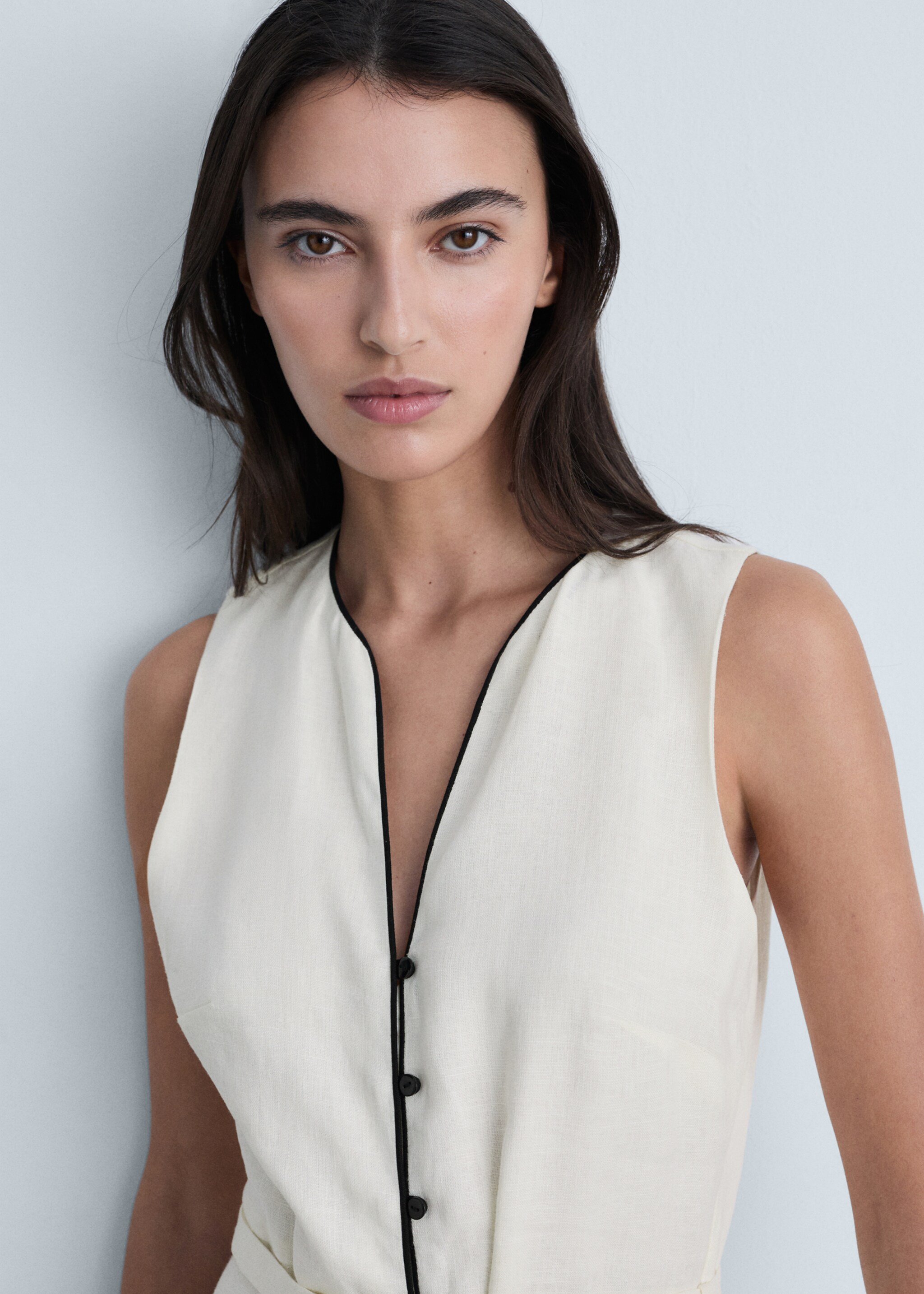 Linen dress with contrasting trim - Details of the article 1