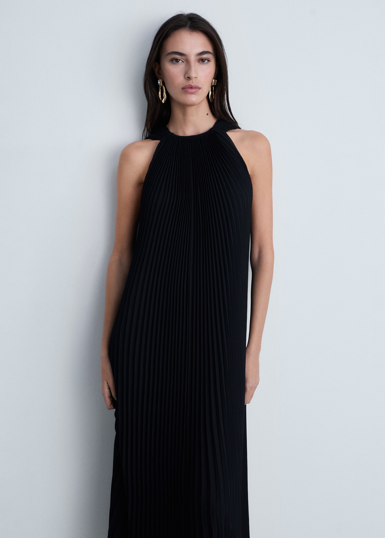 Robe longue plissée - Plan moyen