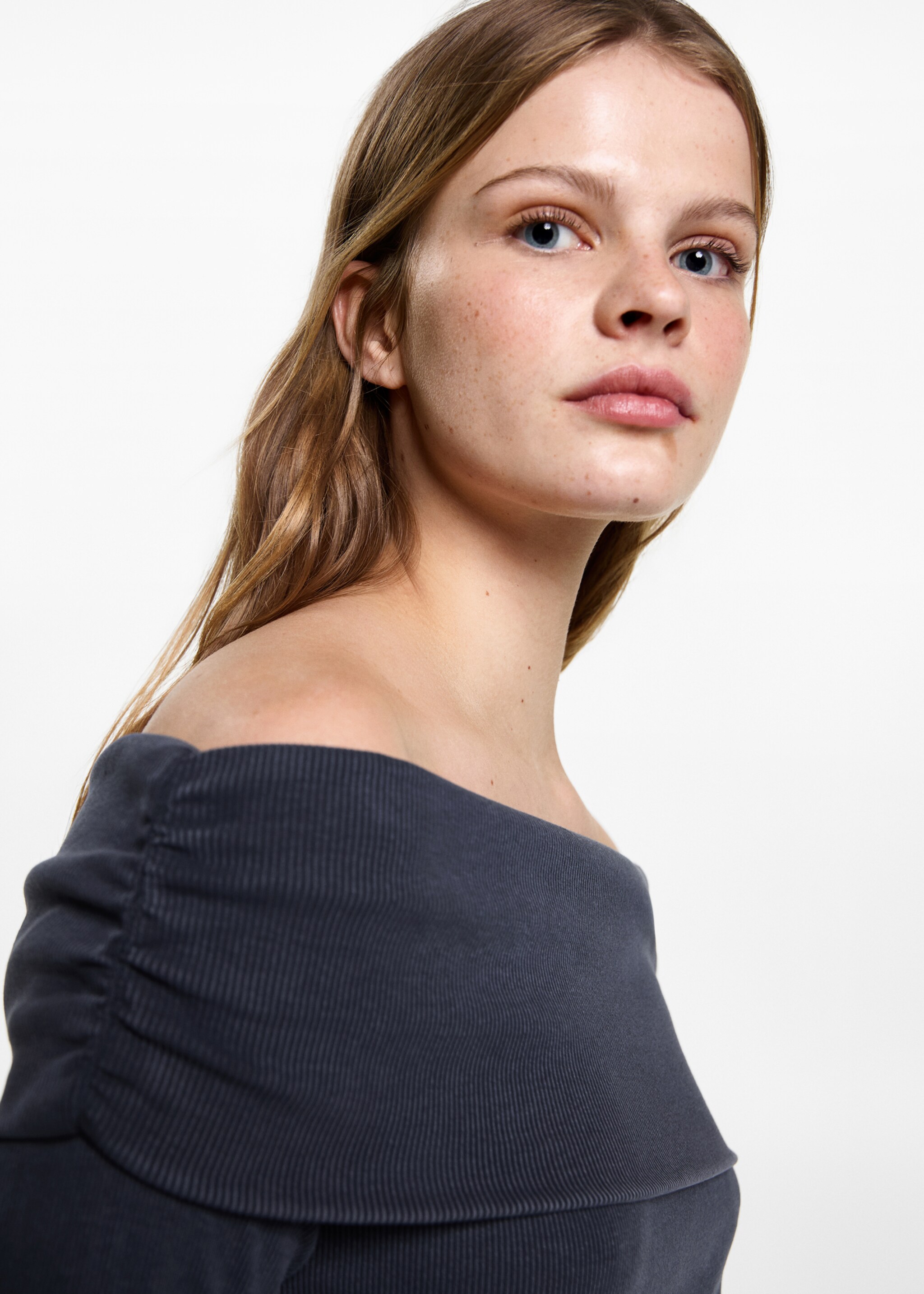Camiseta off-shoulder - Detalle del artículo 1
