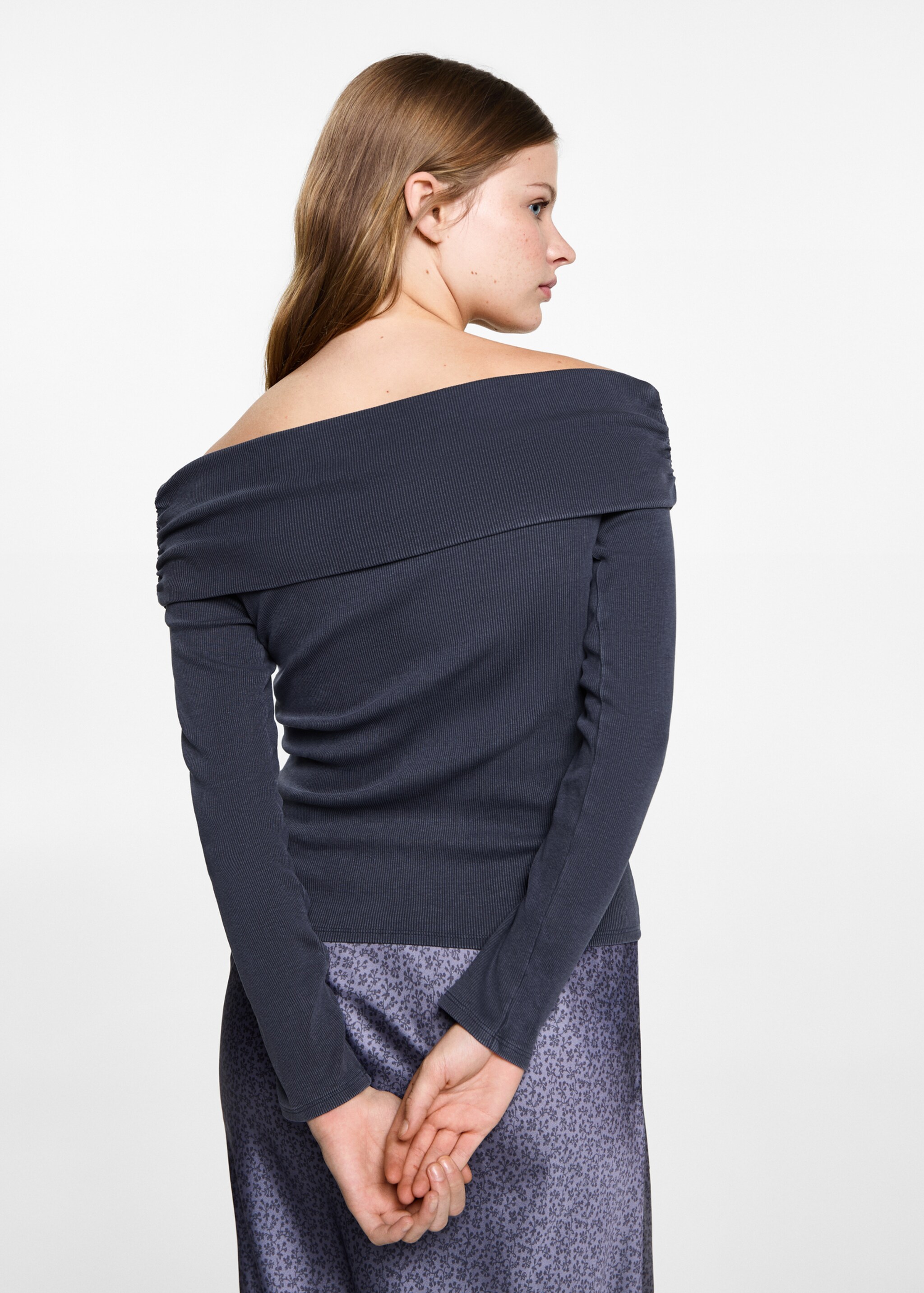 Camiseta off-shoulder - Reverso del artículo