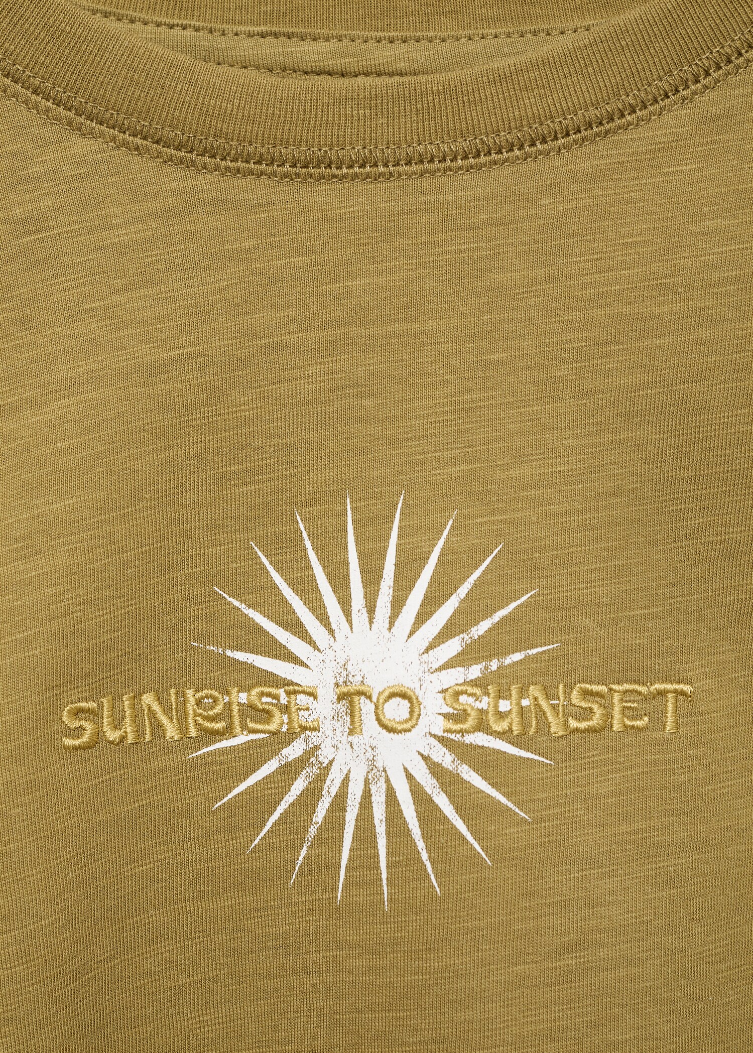 Baumwoll-T-Shirt mit aufgesticktem Schriftzug - Detail des Artikels 8