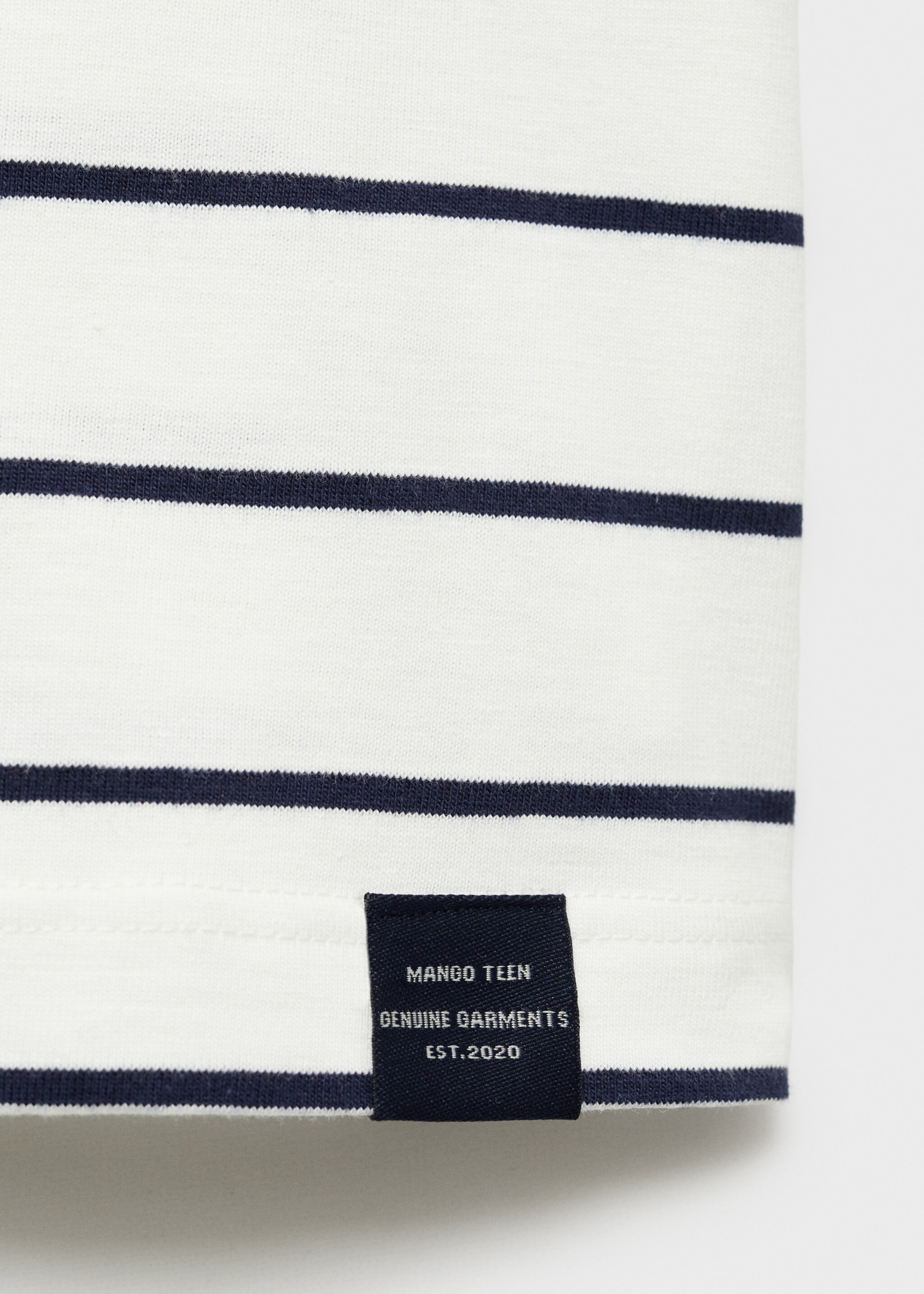 Striped short-sleeved t-shirt - Details of the article 0