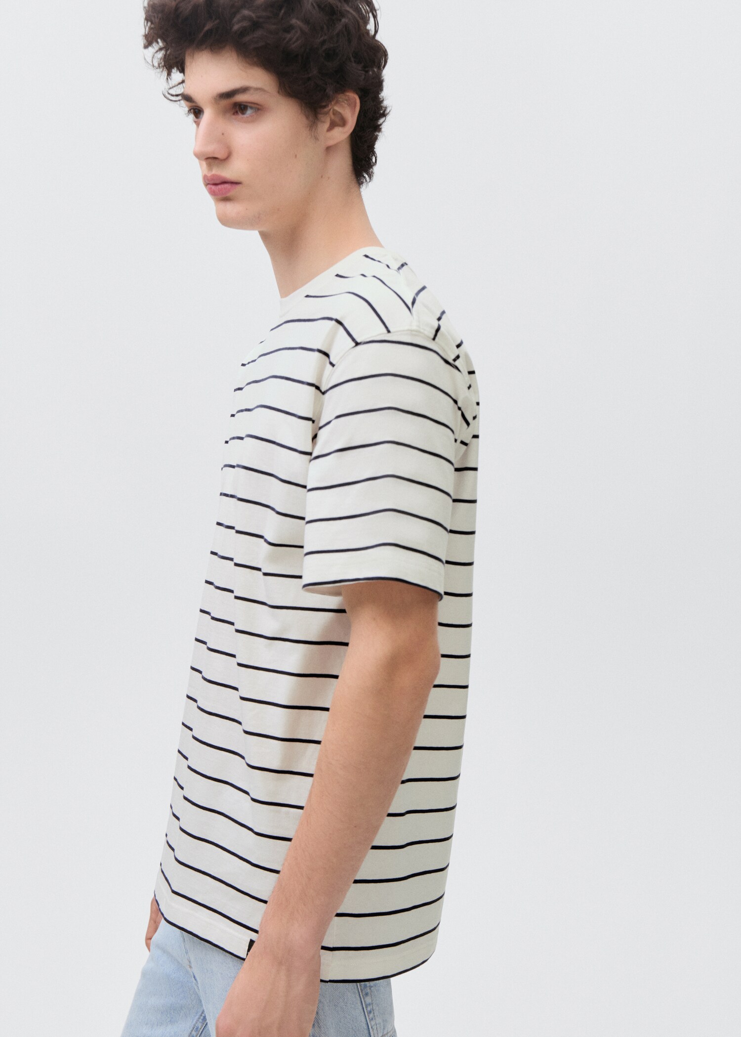 Striped short-sleeved t-shirt - Details of the article 2