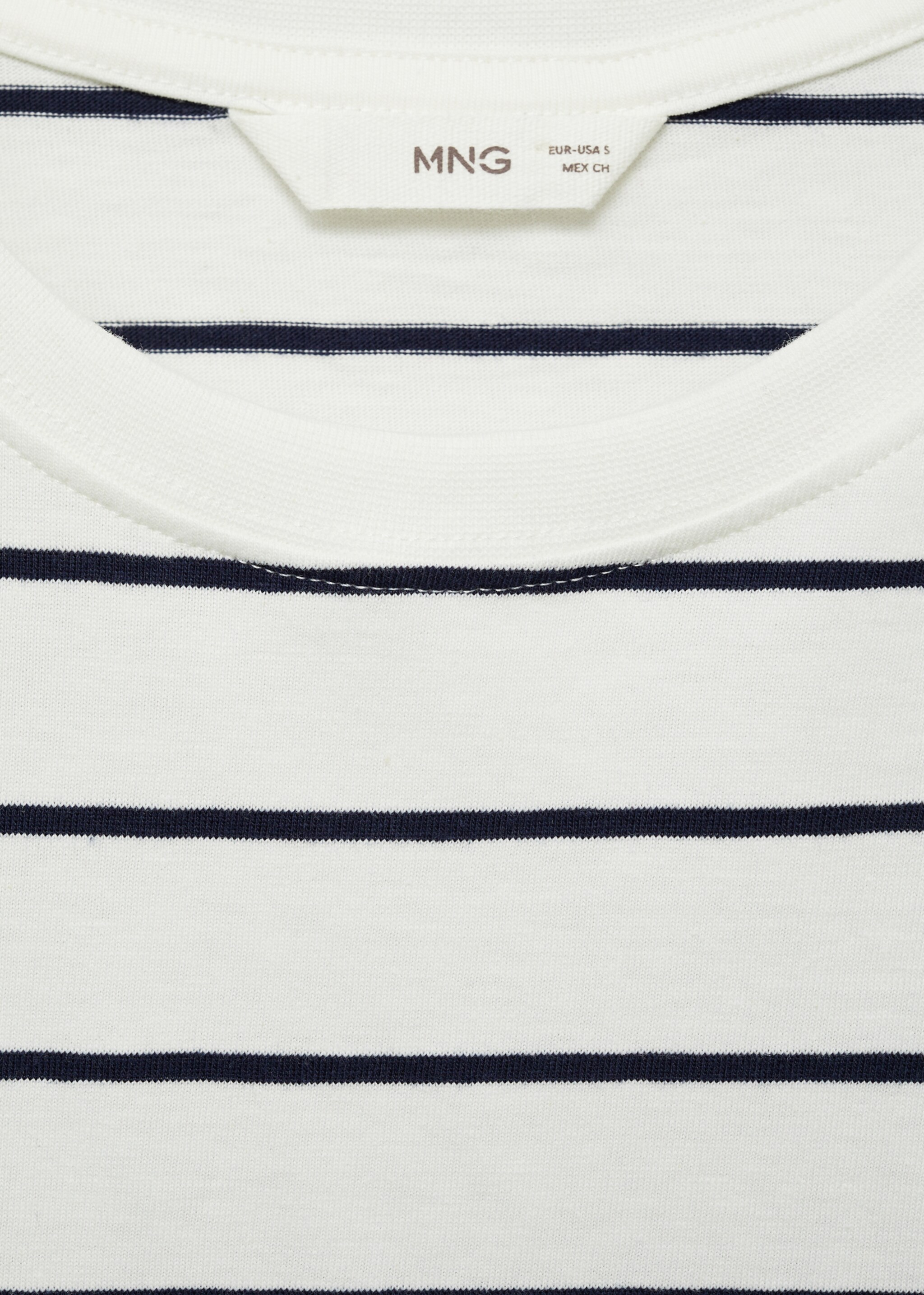 Striped short-sleeved t-shirt - Details of the article 8