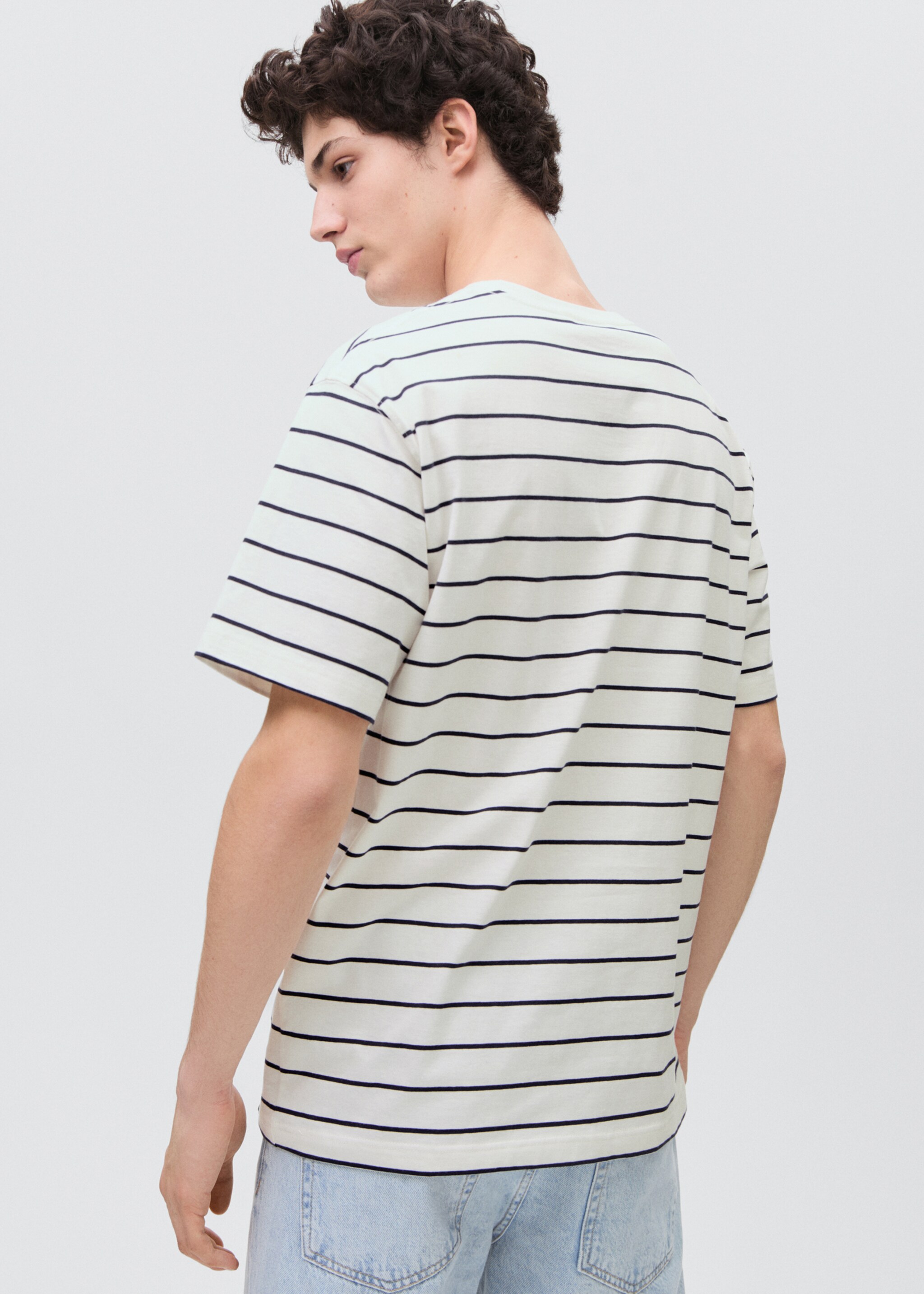 Striped short-sleeved t-shirt - Reverse of the article