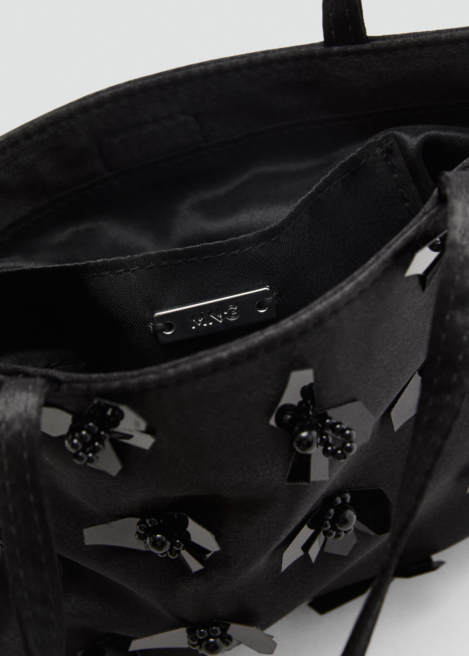 Handtasche mit Blumenapplikationen - Detail des Artikels 2