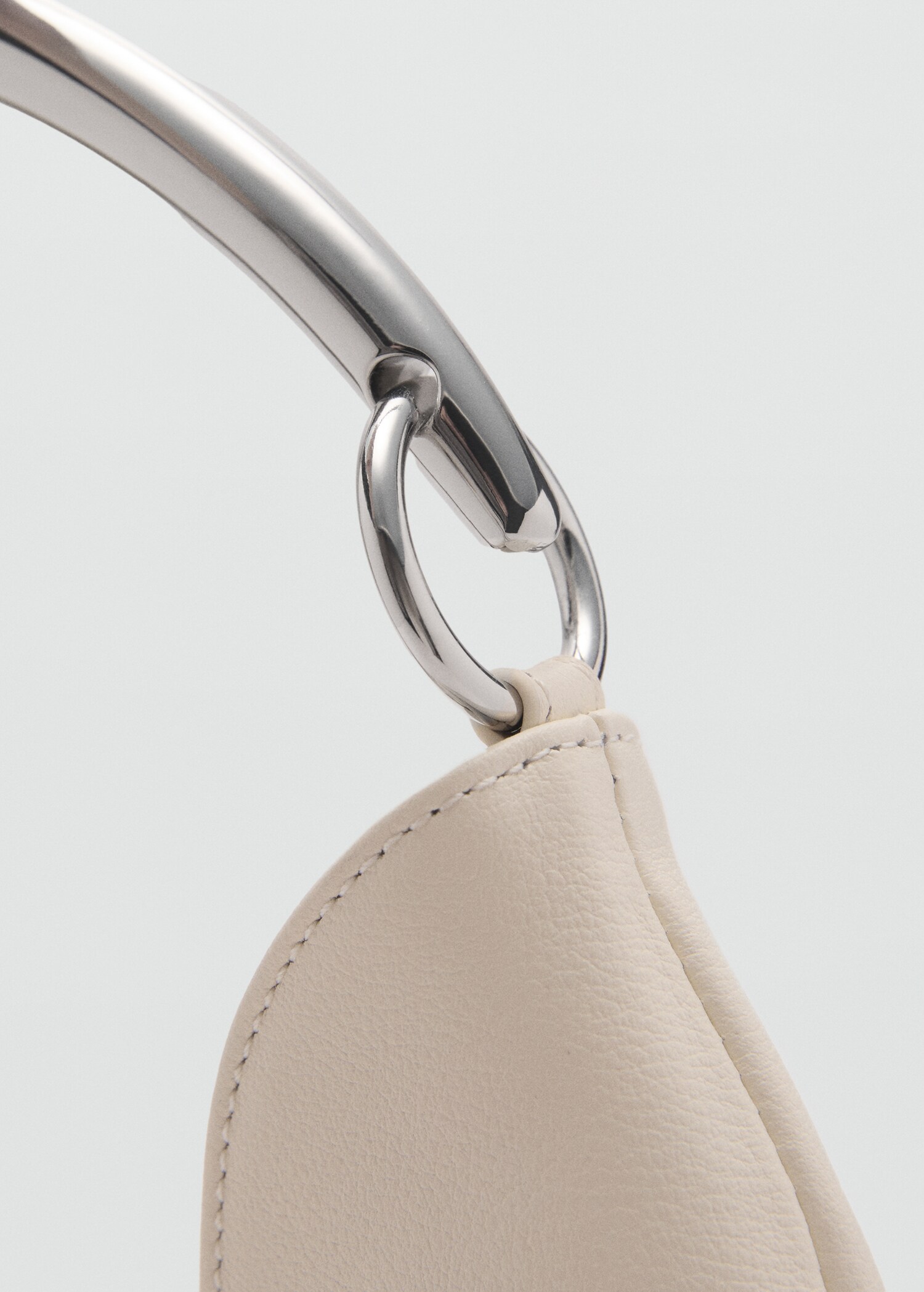 Schultertasche mit Metall-Henkel - Detail des Artikels 2