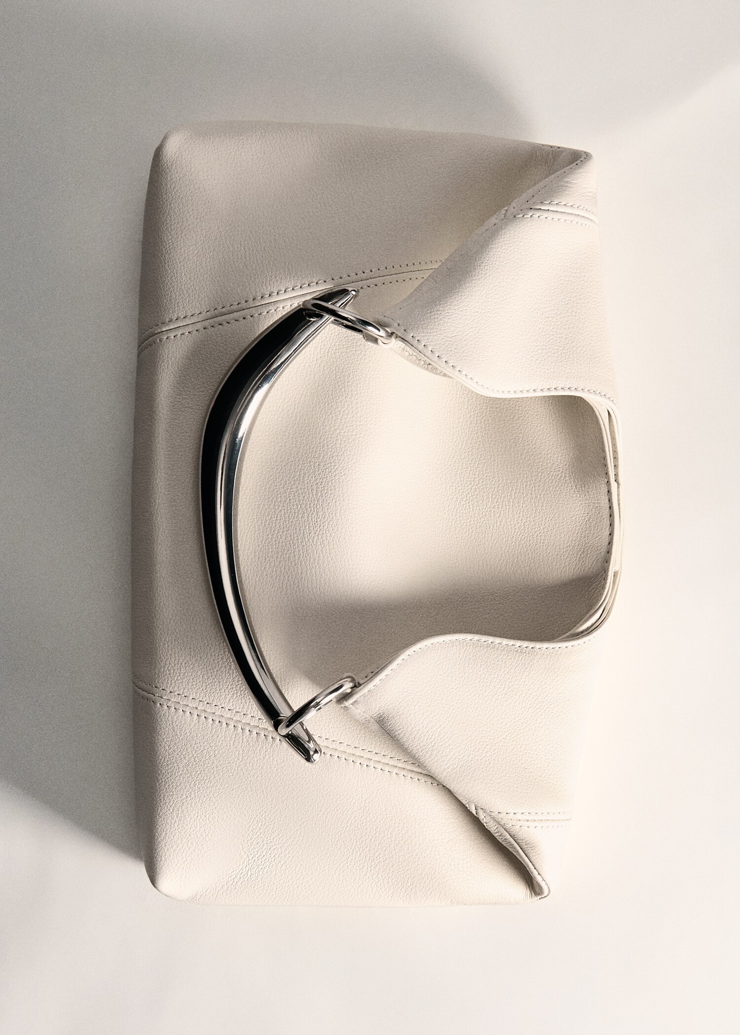 Schultertasche mit Metall-Henkel - Detail des Artikels 5