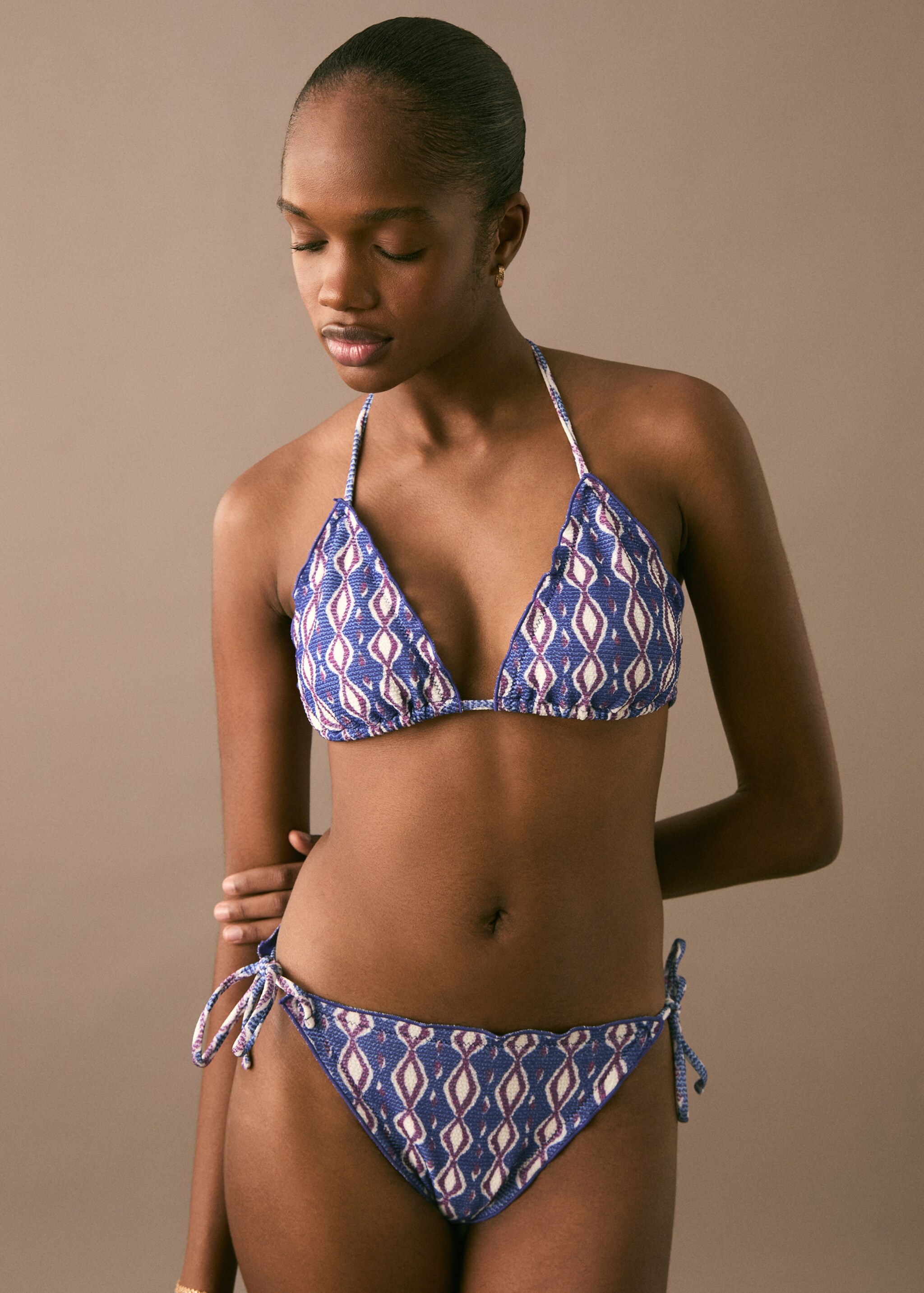 Bikini estampado ribete - Plano medio