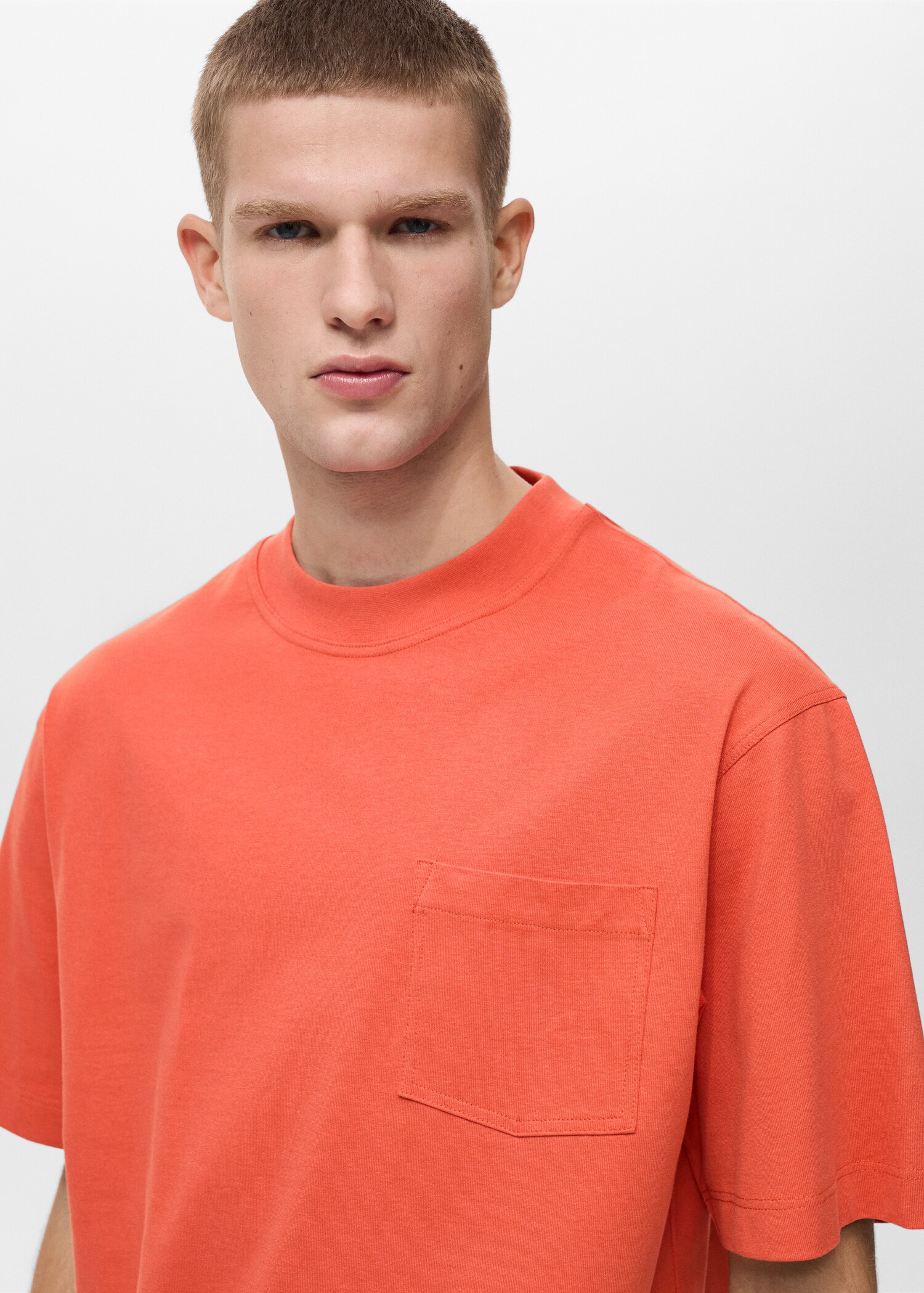 Boxy-Fit-T-Shirt aus 100 % Baumwolle mit Tasche - Detail des Artikels 1