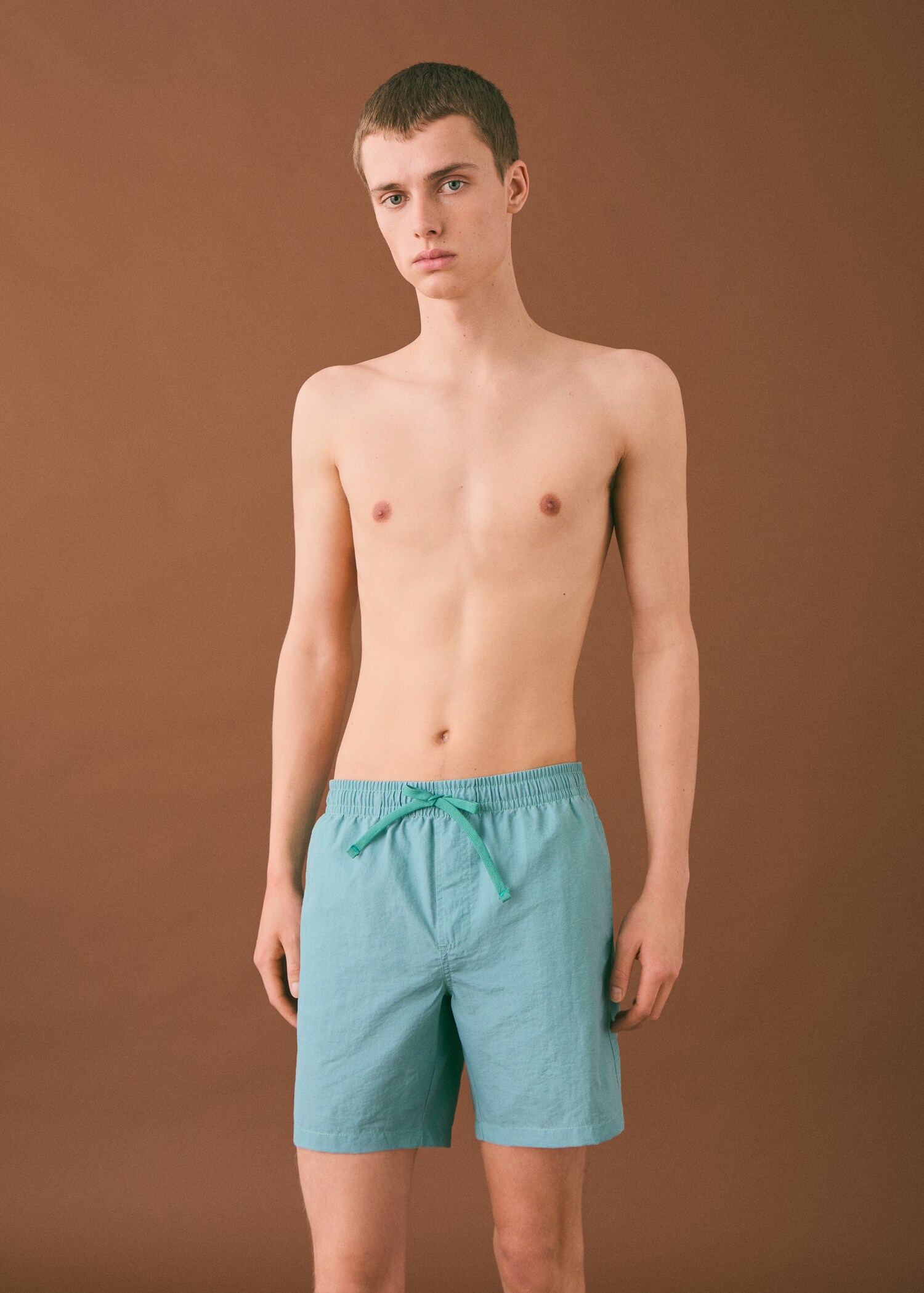 Maillot de bain uni - Plan moyen