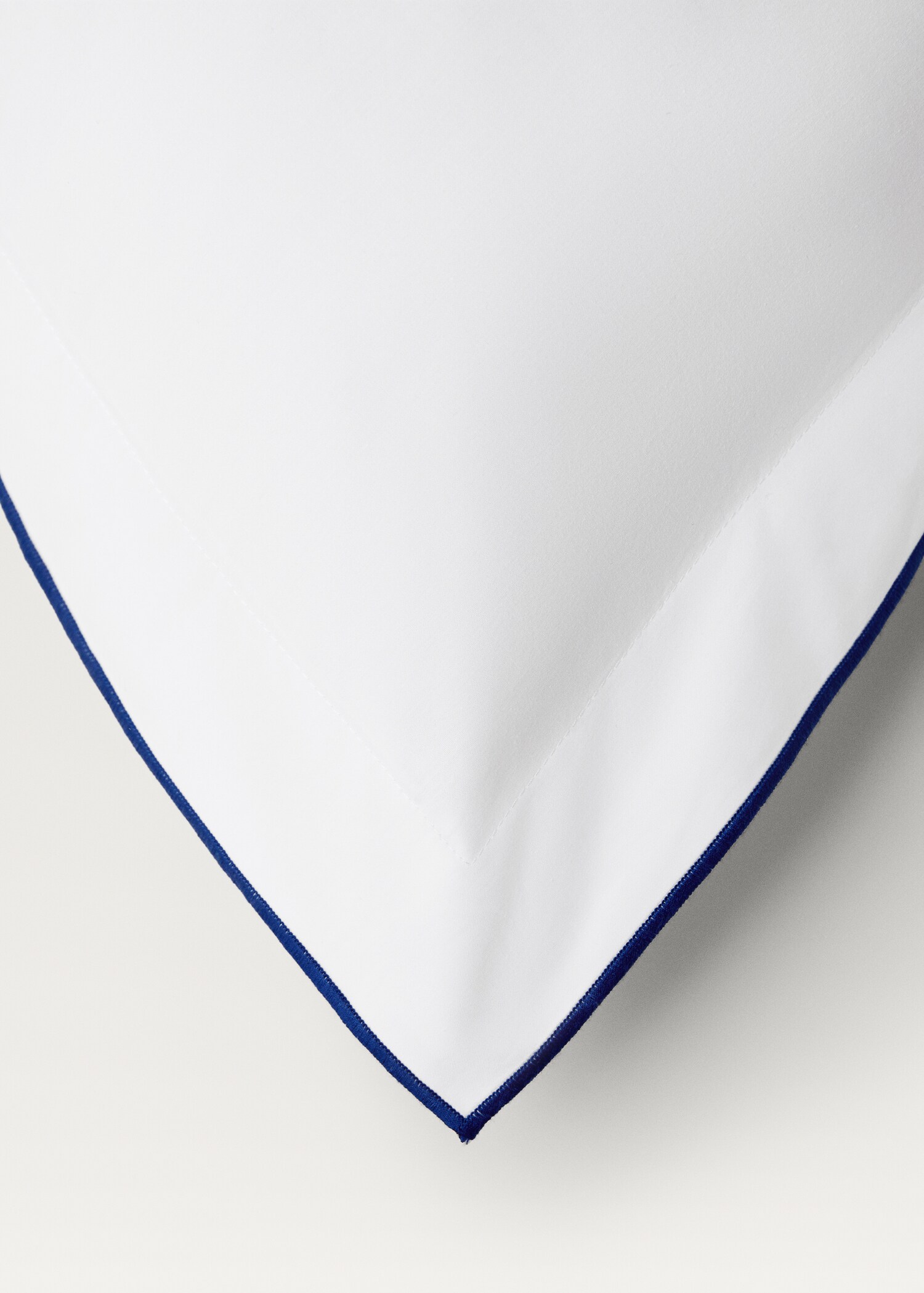Cotton percale duvet cover with contrasting overlock stitching for 150/160 cm bed - Details of the article 3