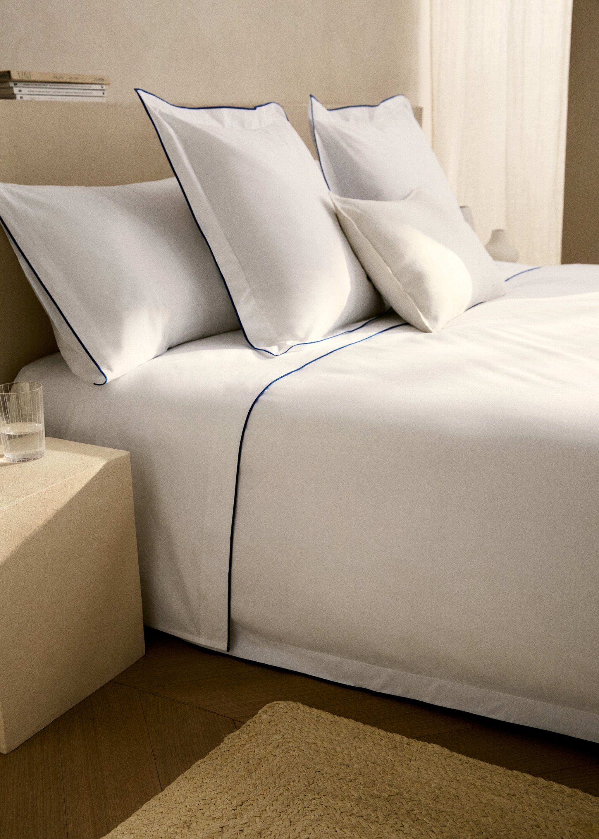 Percale cotton duvet cover with contrasting overlock stitching King bed - Details of the article 7