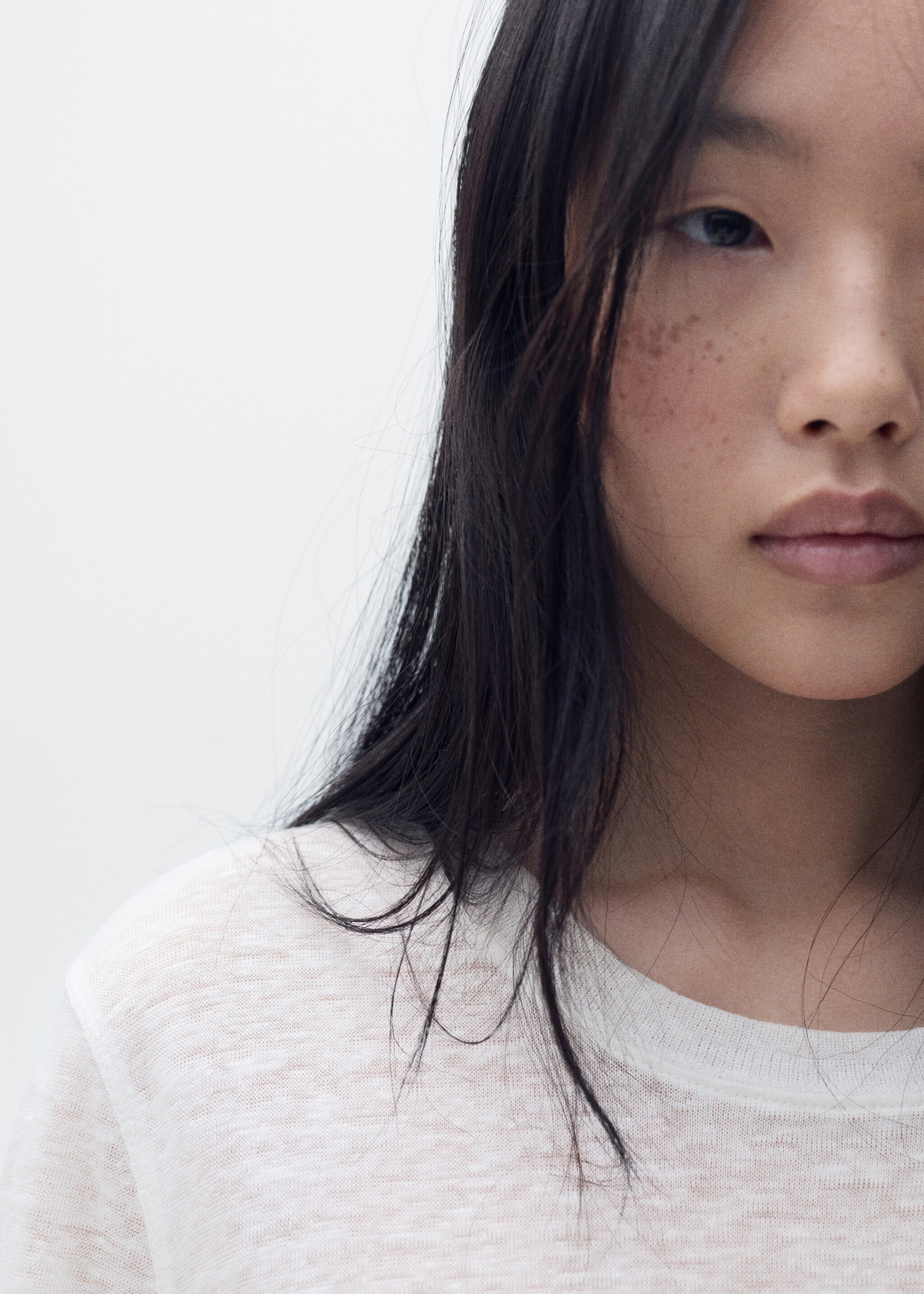 Short-sleeved linen t-shirt - Details of the article 1