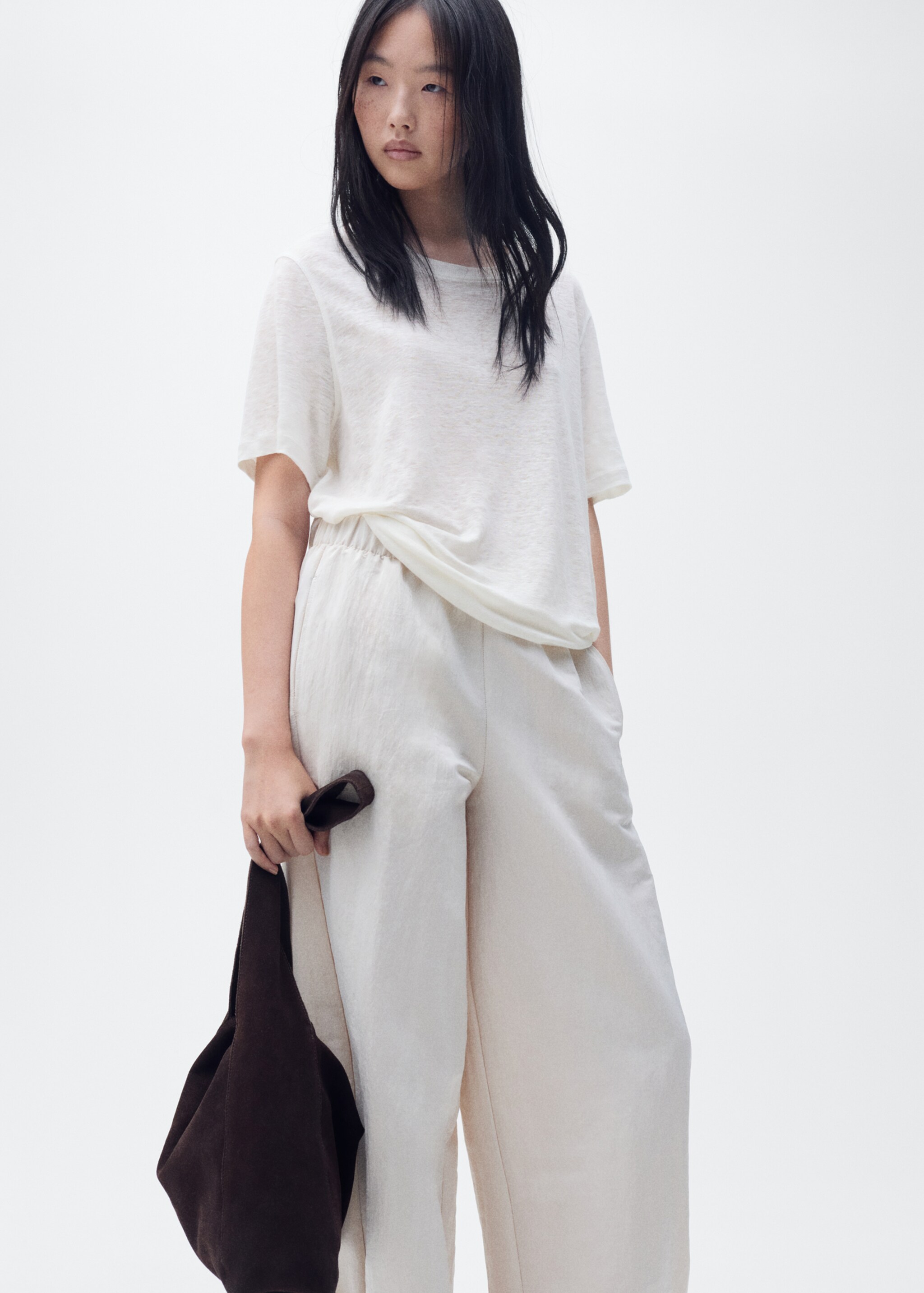 Short-sleeved linen t-shirt - Details of the article 2