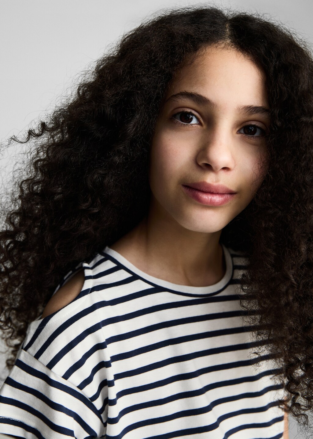 Cut-out t-shirt with striped shoulders