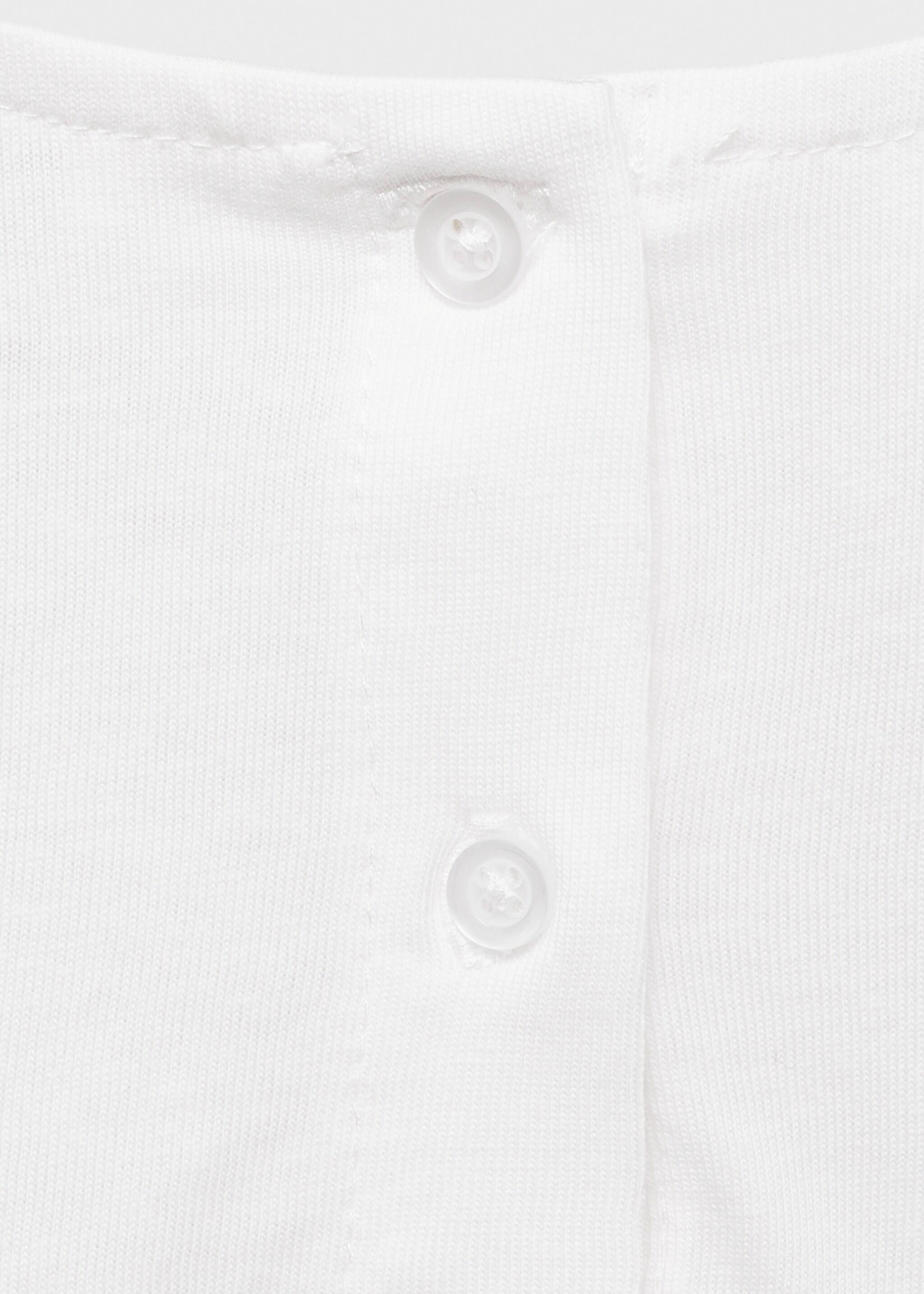 Camiseta detalles calados - Detalle del artículo 8