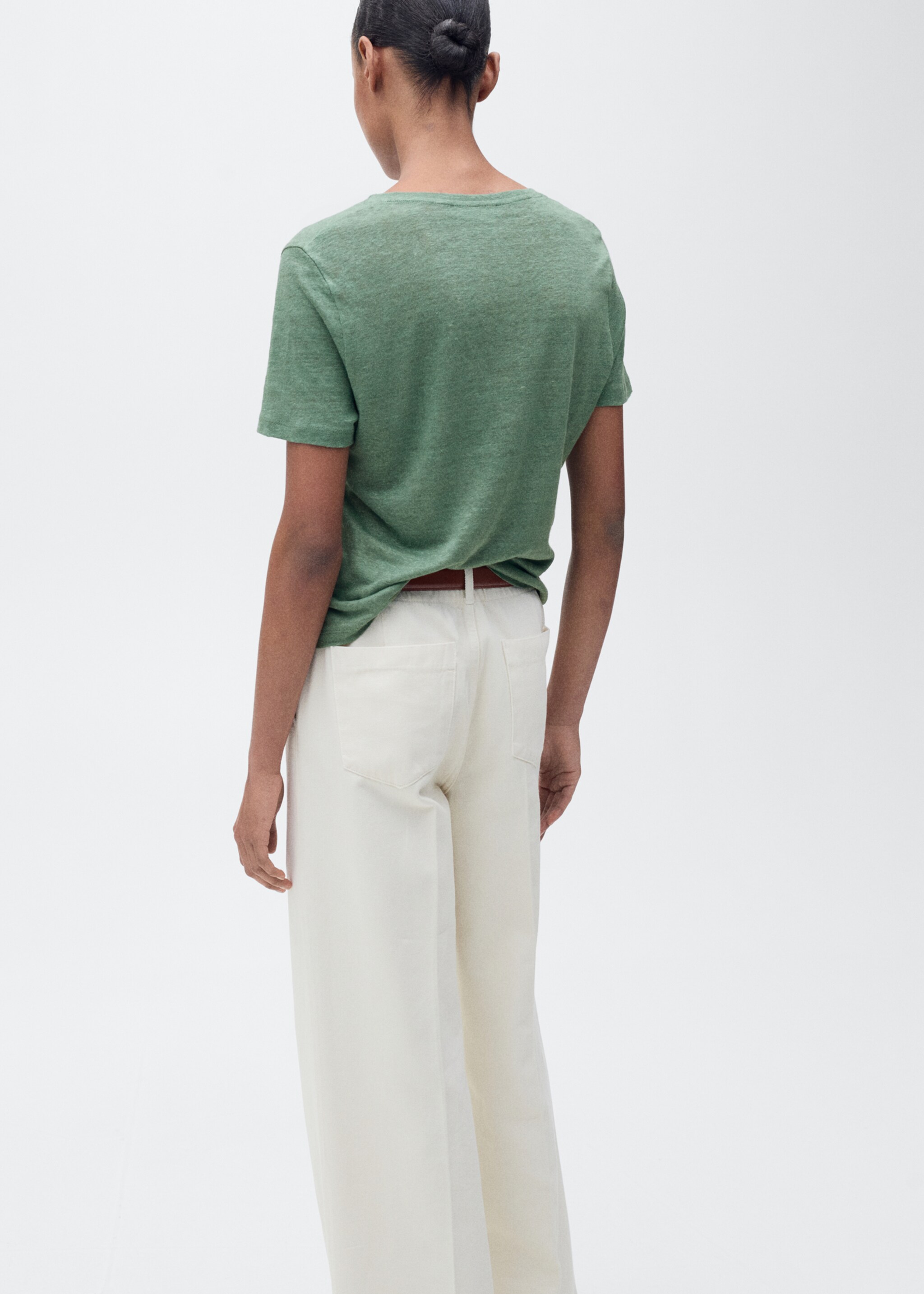 V-neck linen t-shirt - Reverse of the article