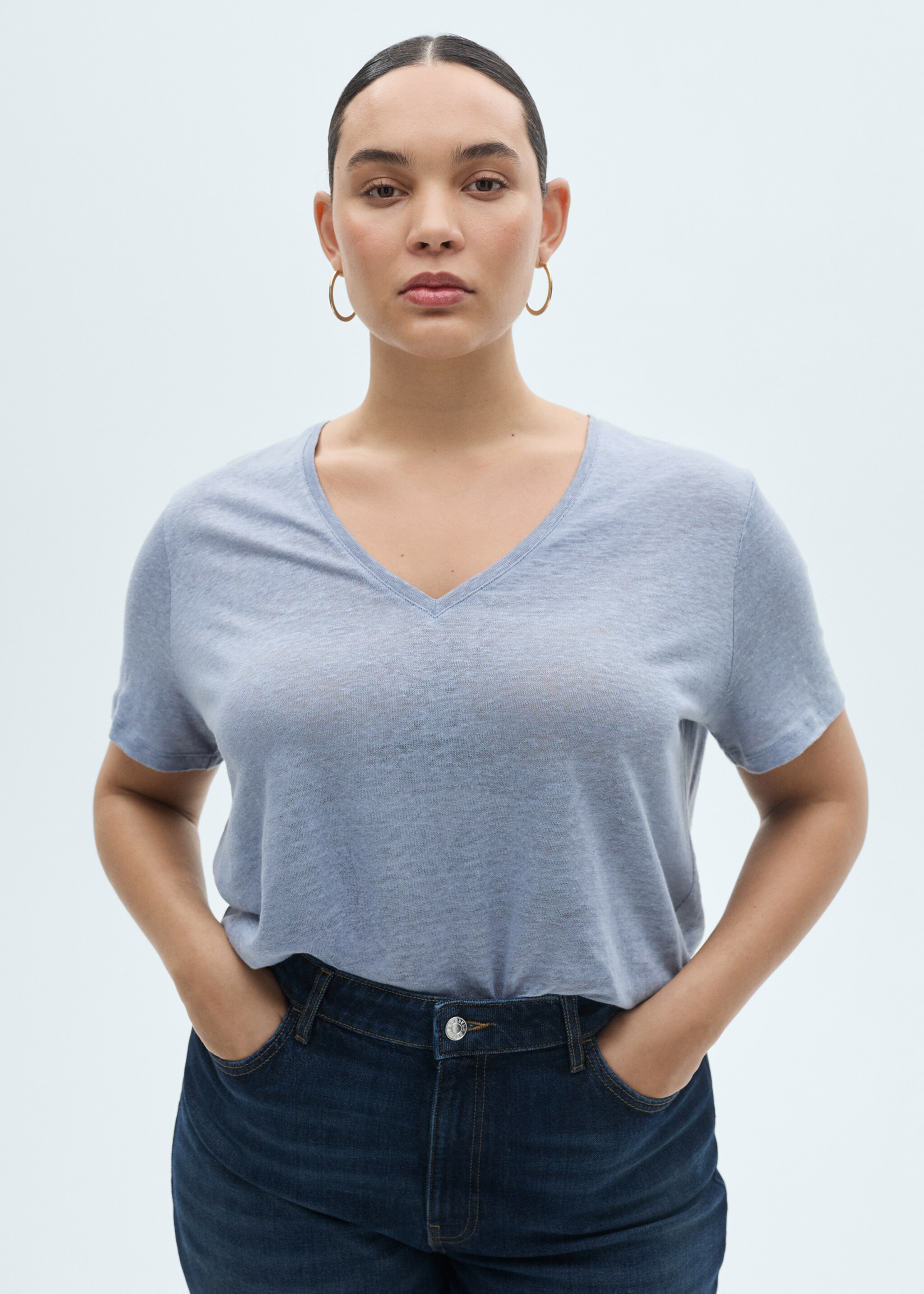 V-neck linen t-shirt - Details of the article 5