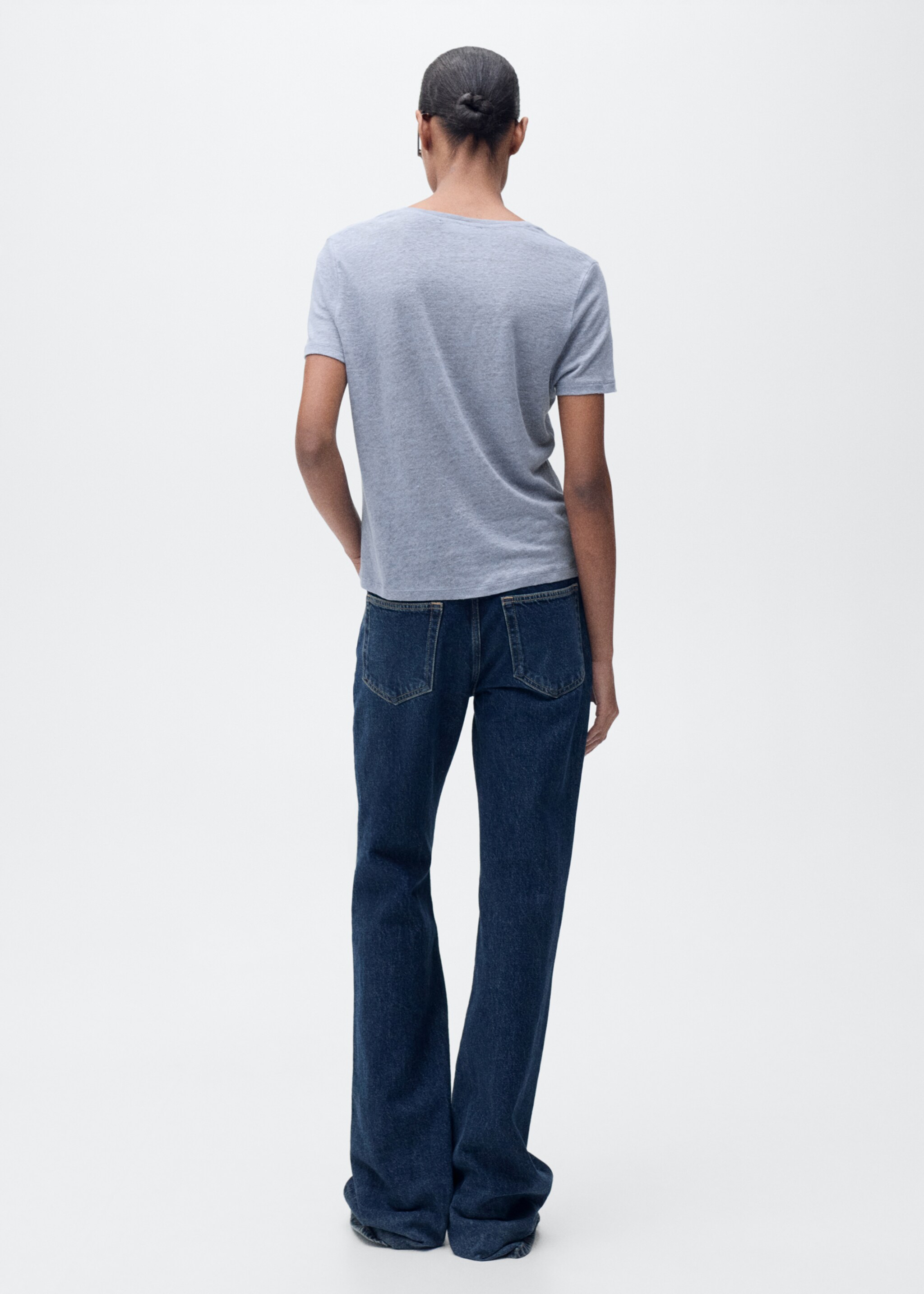 V-neck linen t-shirt - Reverse of the article
