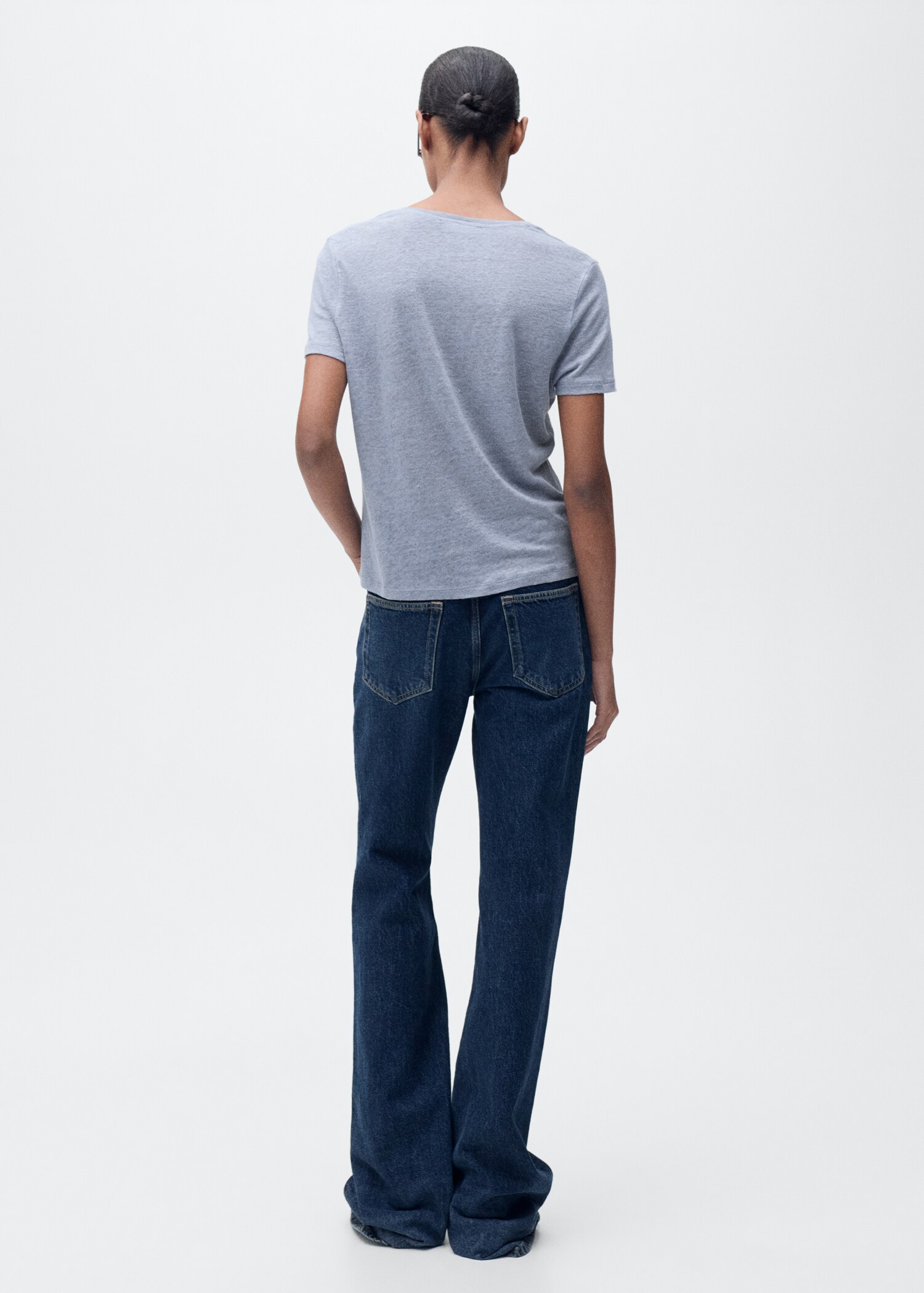 V-neck linen t-shirt - Reverse of the article