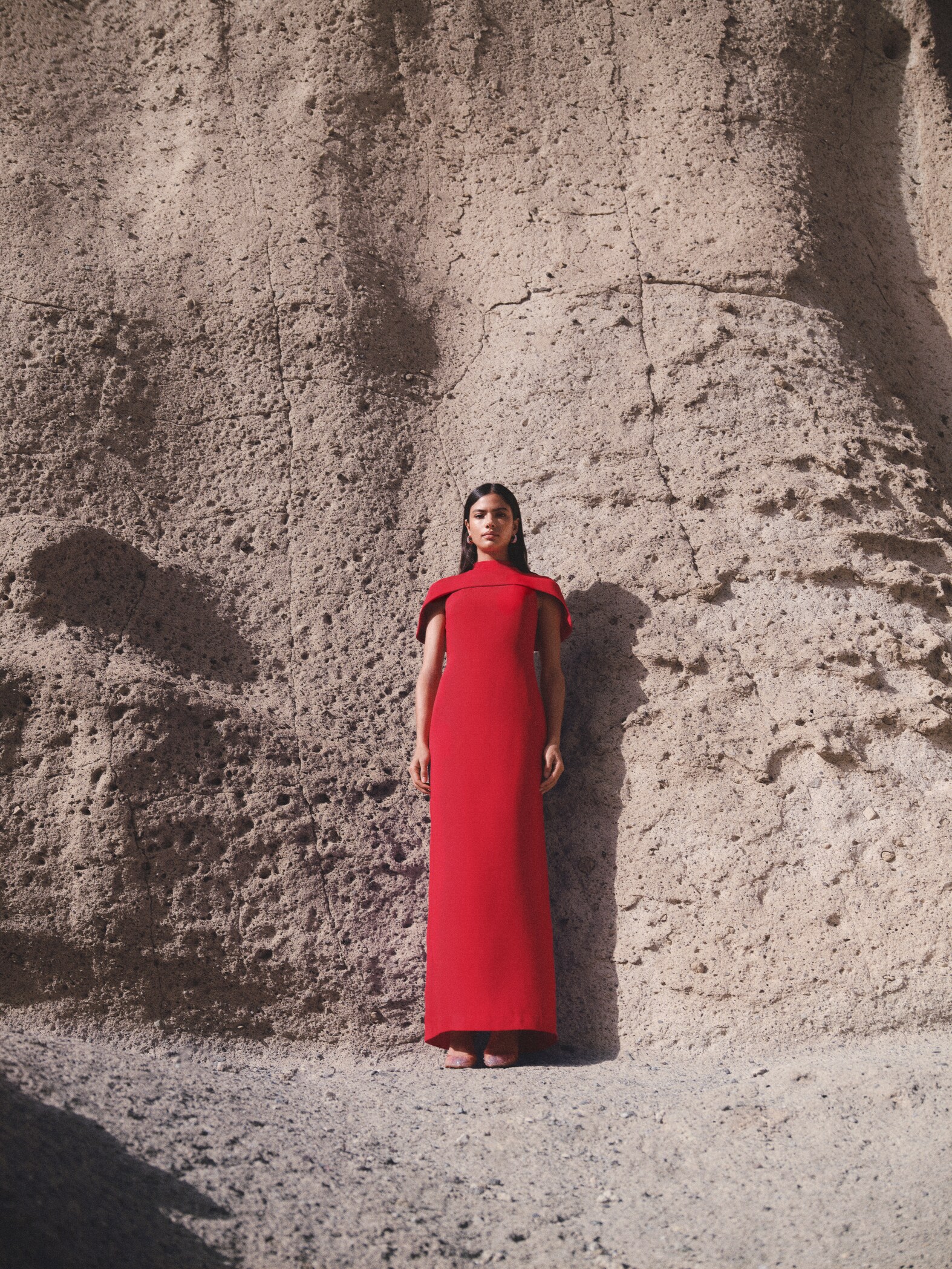 Straight dress with cape collar - Details of the article 6