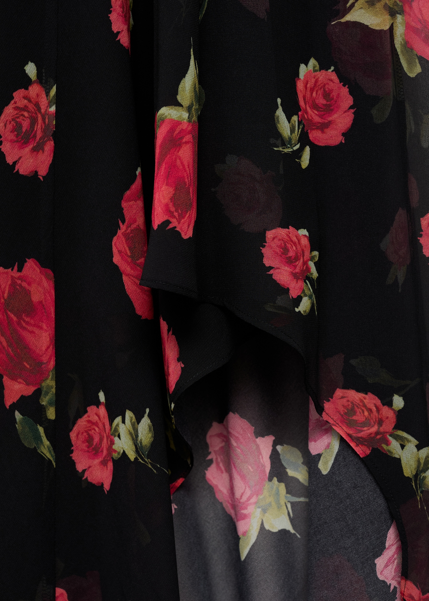 Fleurs Rouges Robe Longue Noire A Fleurs Mango Robe Mi-longue à