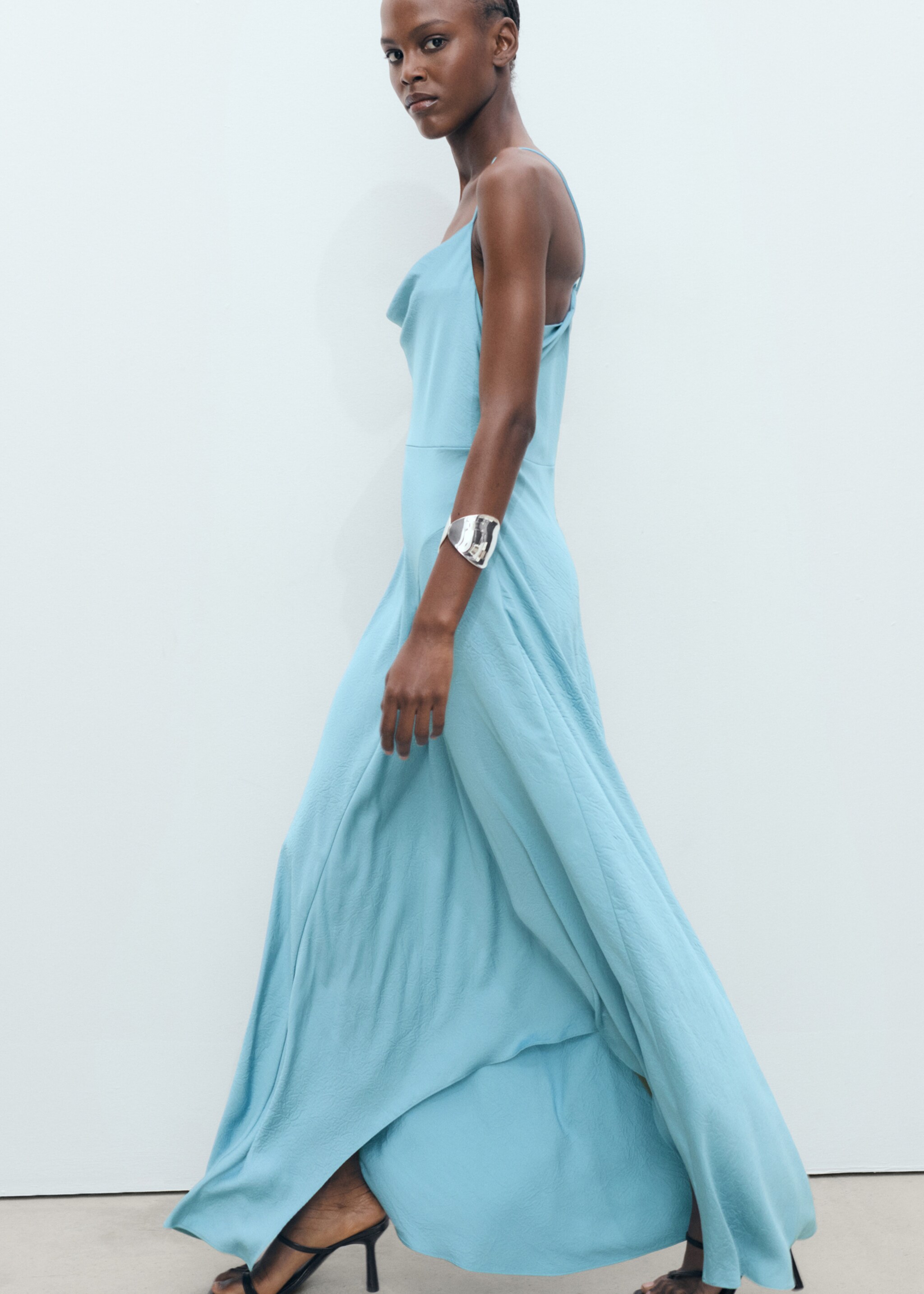 Asymmetrical wrinkled-effect dress - Details of the article 1