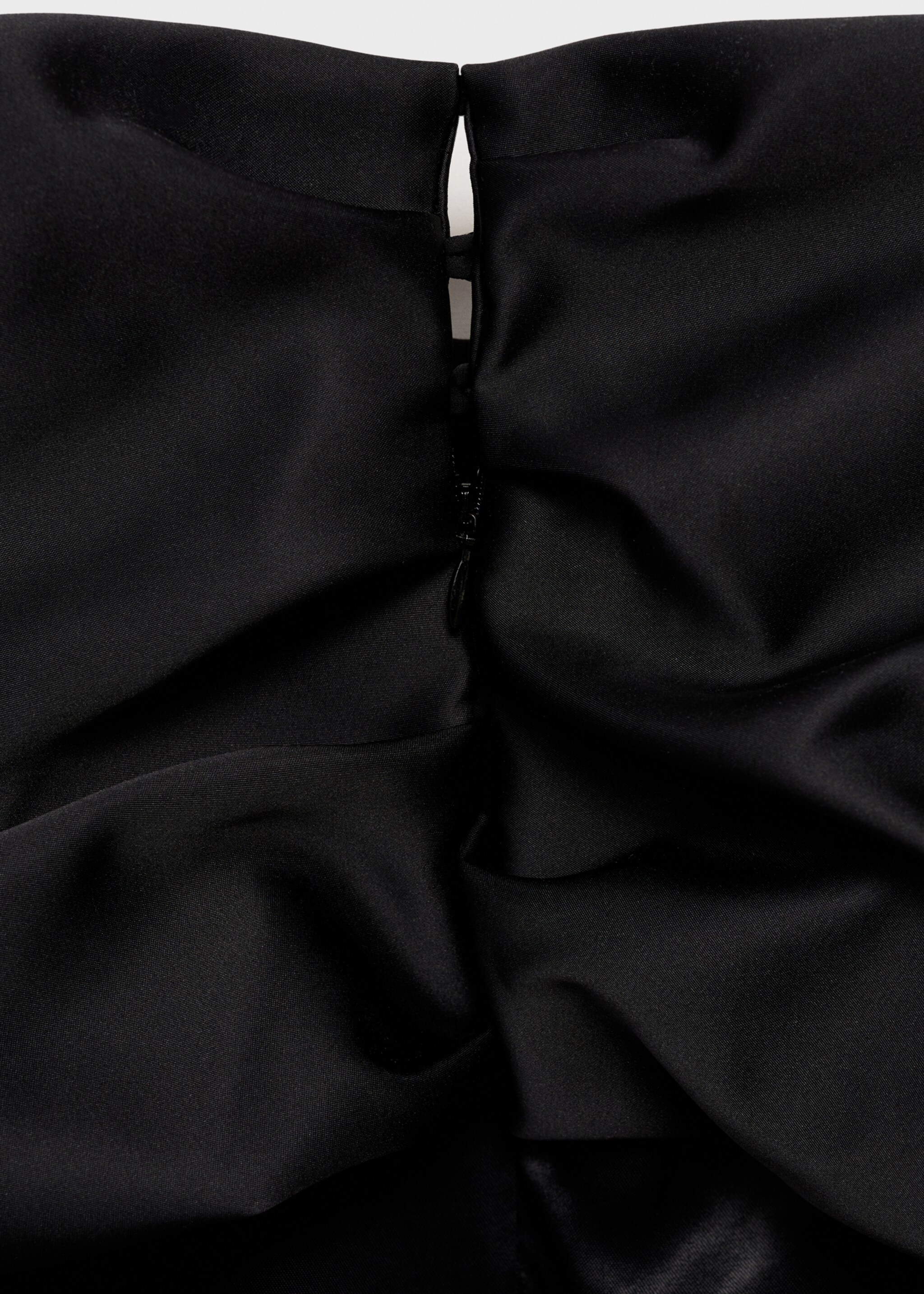 Satin dress with open shoulders and volume - Details of the article 8